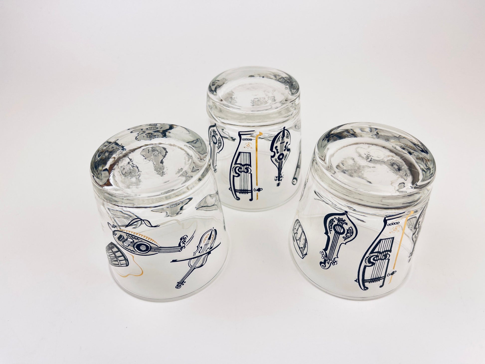 Product image for 'vintage musical instruments low ball drinking glasses set of three 3 musician gift vintage barware libbey glassware' (view 8e00eb)