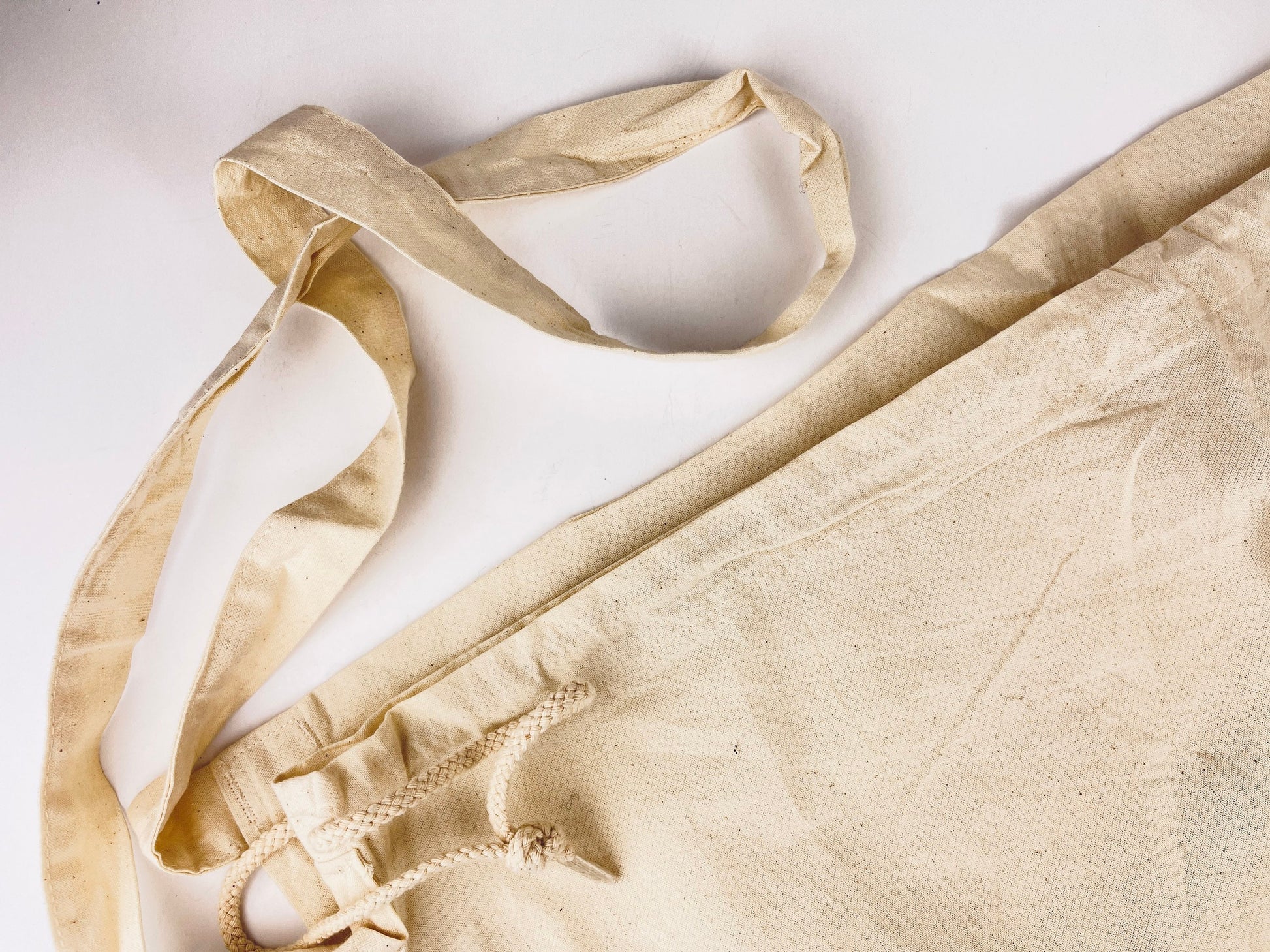 Product image for 'vintage tiger cartoon character linen blend laundry bag shoulder strap cinch closure' (view 12cfae)