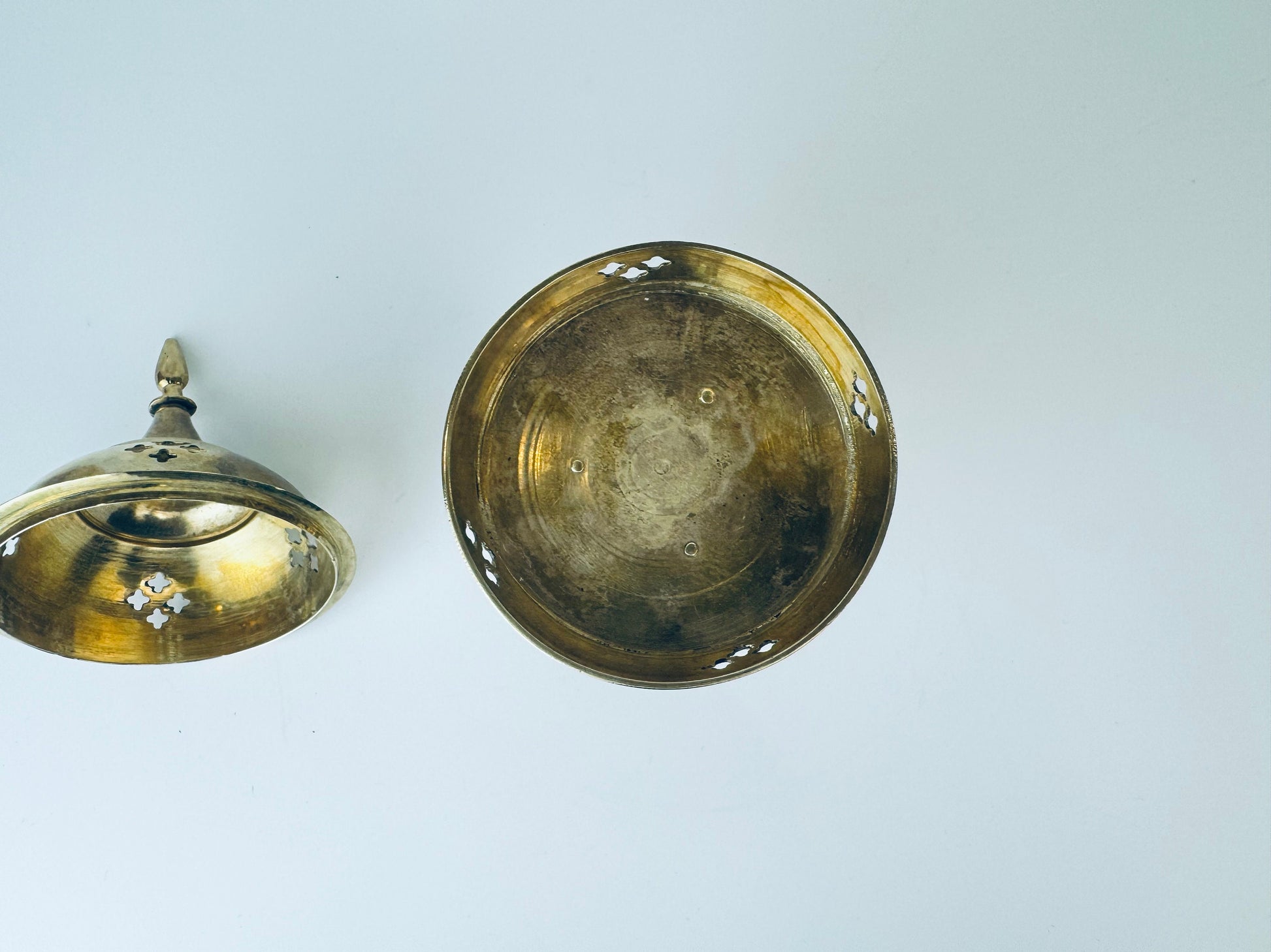 Product image for 'vintage solid brass pedestal incense burner' (view 5924da)