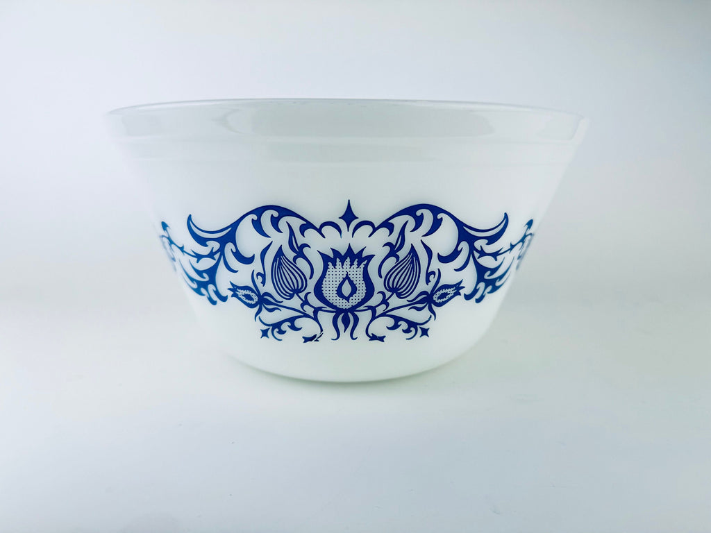 Product image for 'vintage federal glass mixing bowl bucks country blue floral scroll pattern made in usa' (view 53a61a)