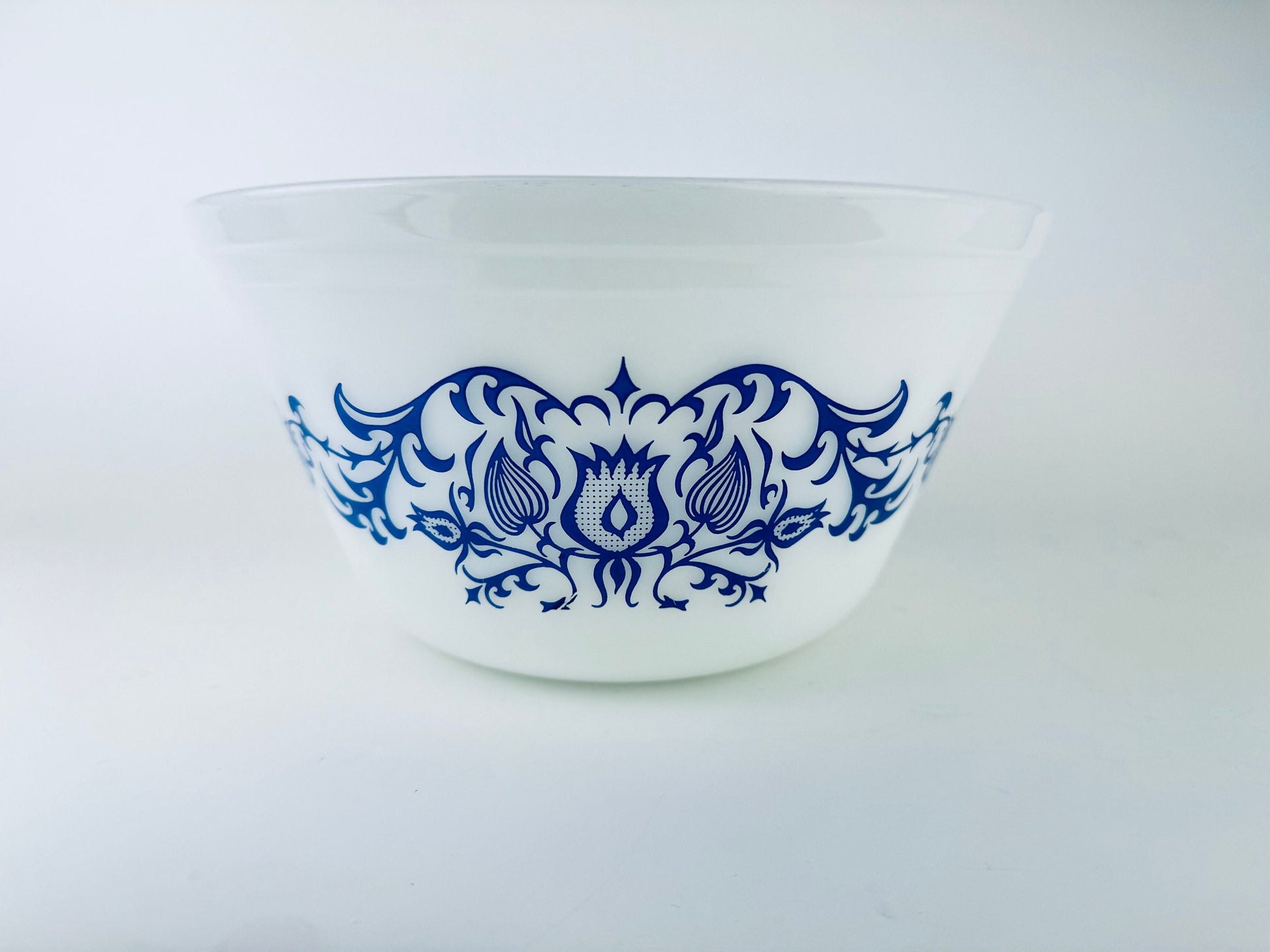 Product image for 'vintage federal glass mixing bowl bucks country blue floral scroll pattern made in usa' (view 53a61a)