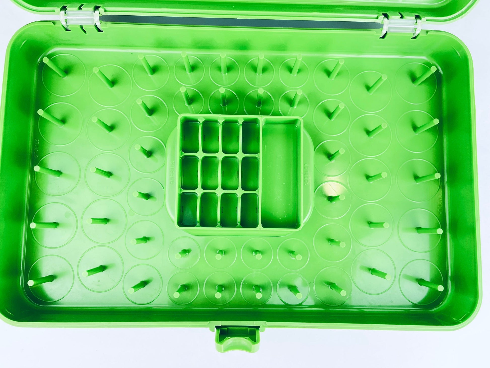 Product image for 'vintage wilson wil hold sewing box medium avocado green swirl pattern with plastic organizers handle' (view 2f327f)