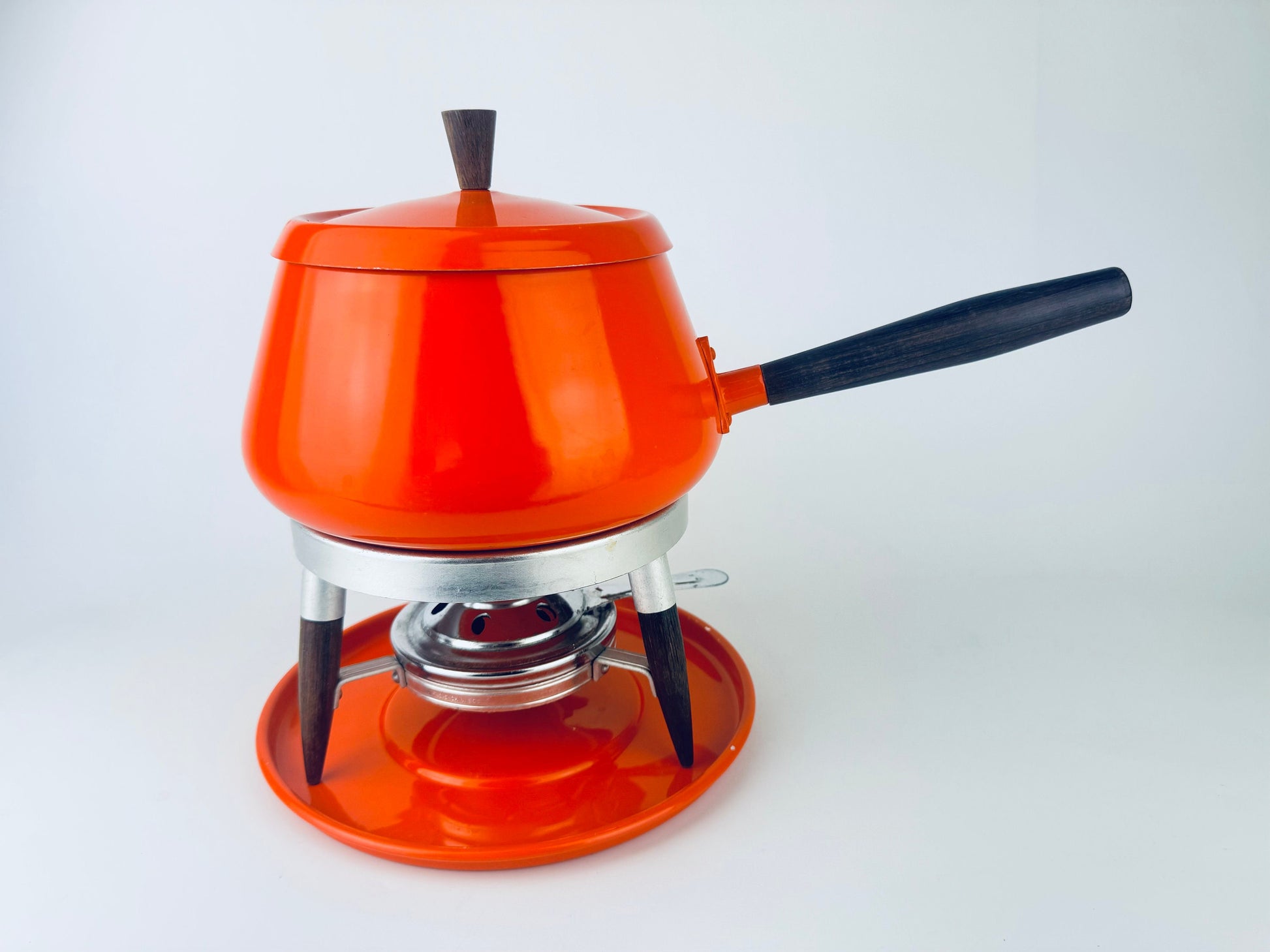 Product image for 'vintage bright orange metal fondue set wood accents made in hong kong' (view 2645c2)