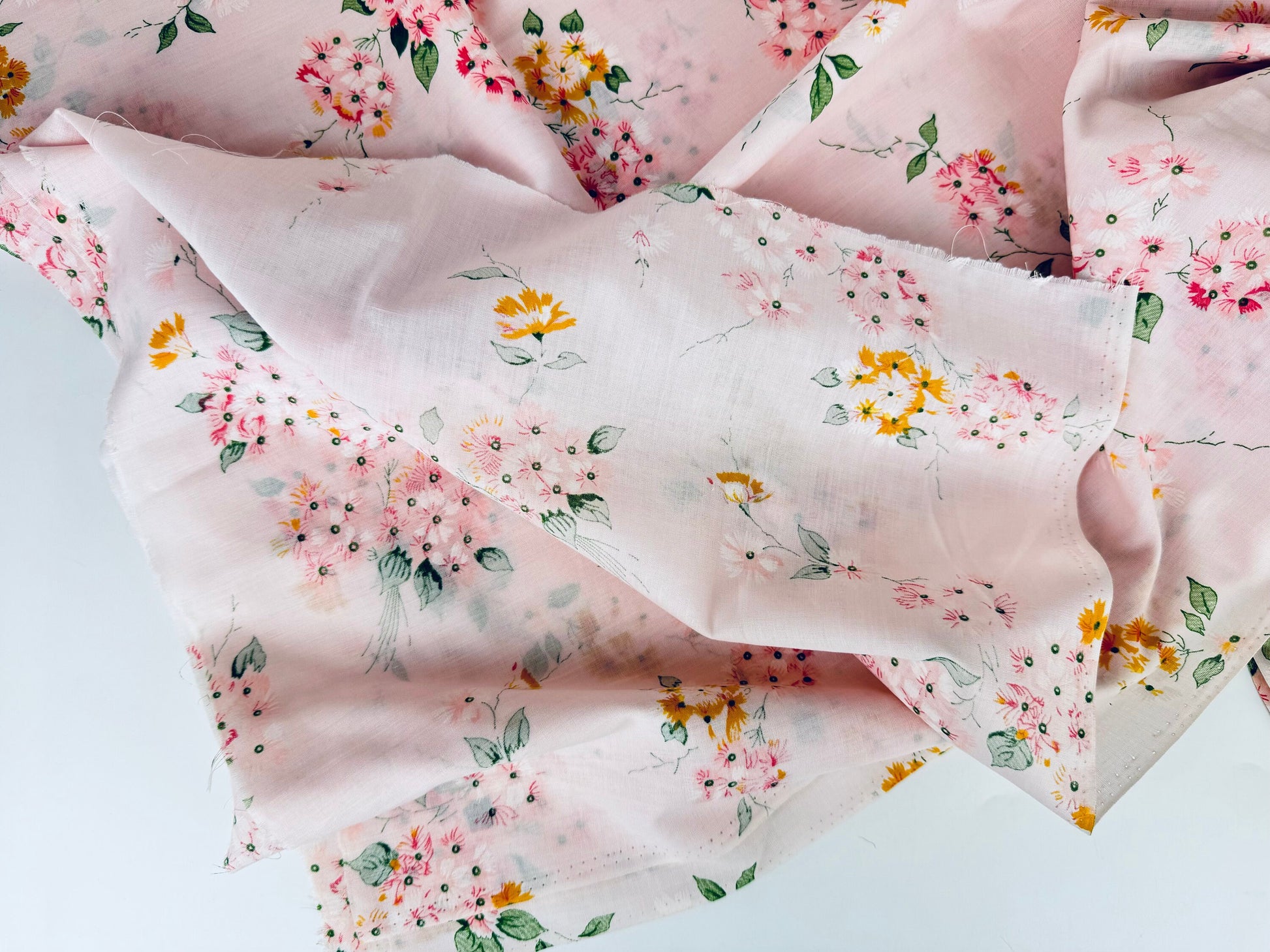 Product image for 'vintage light pink floral semi sheer cotton fabric 44 x 74' (view 714936)