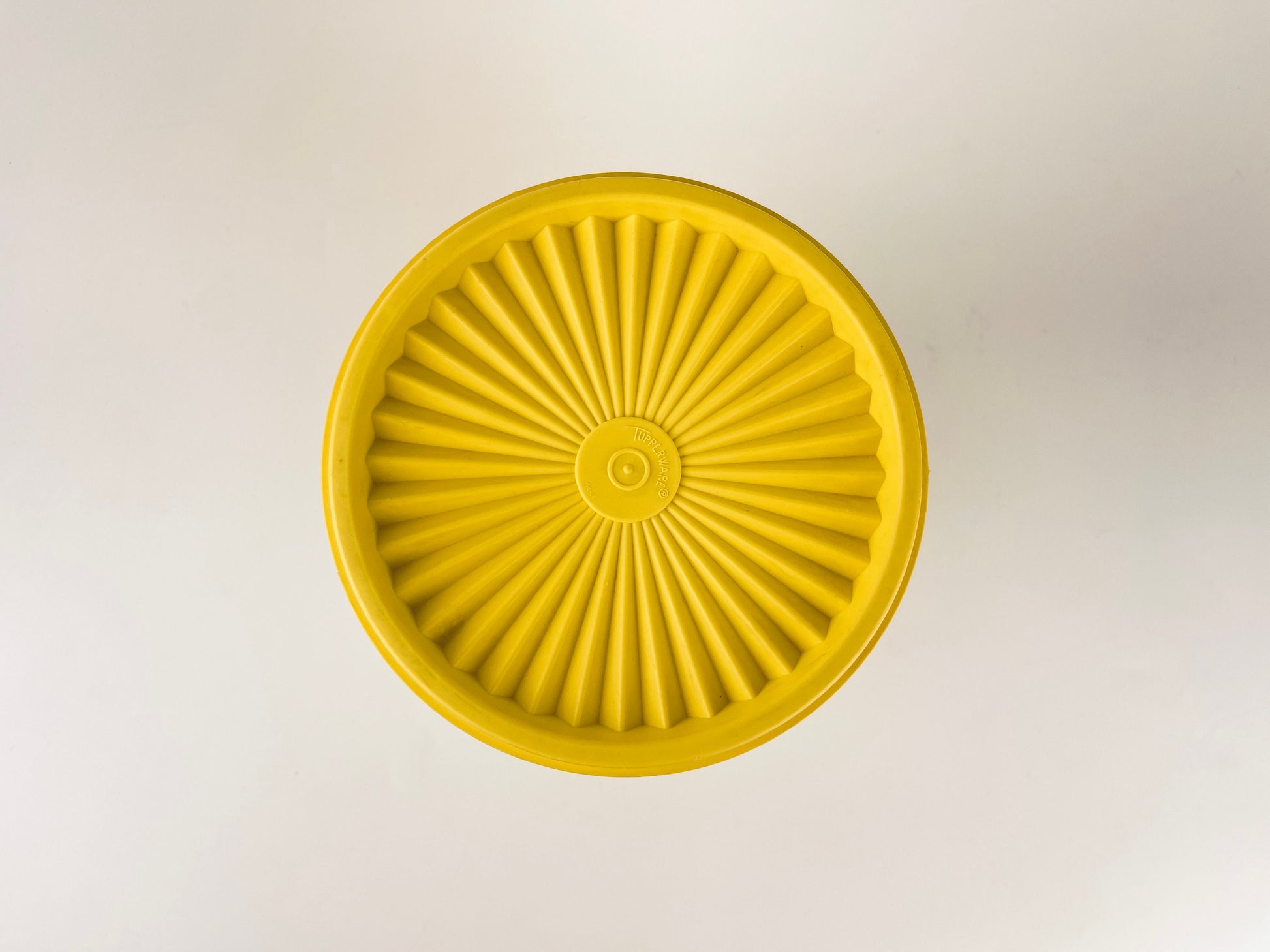 Product image for 'vintage plastic tupperware countertop servalier container 809 13 maxi canister sold separately' (view 3c8ae9)