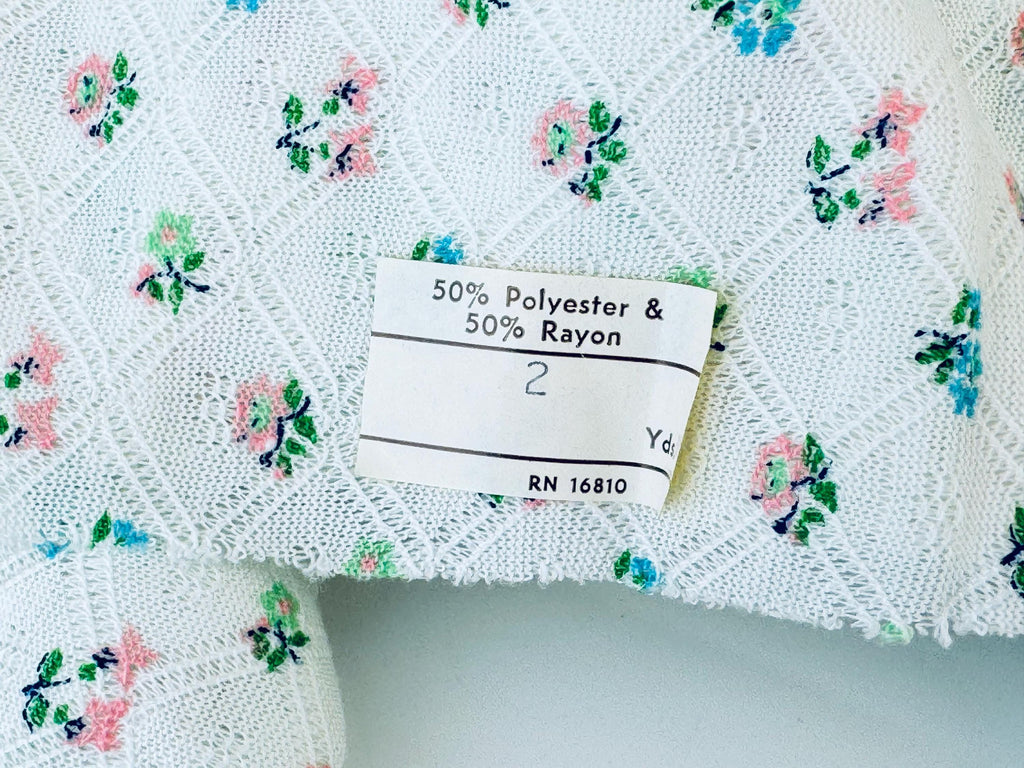 Product image for 'vintage floral bouquet white diamond lace pattern polyester fabric material 42 x 56' (view 7d7117)
