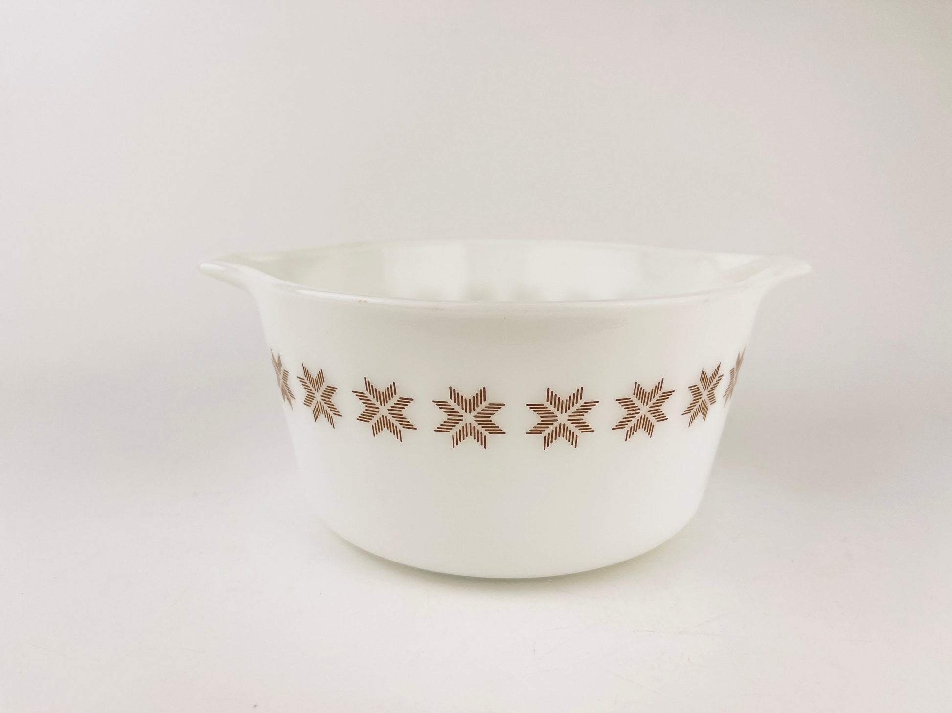 Product image for 'vintage town country pyrex casserole dish 473 1 qt brown point star design' (view a0ef21)