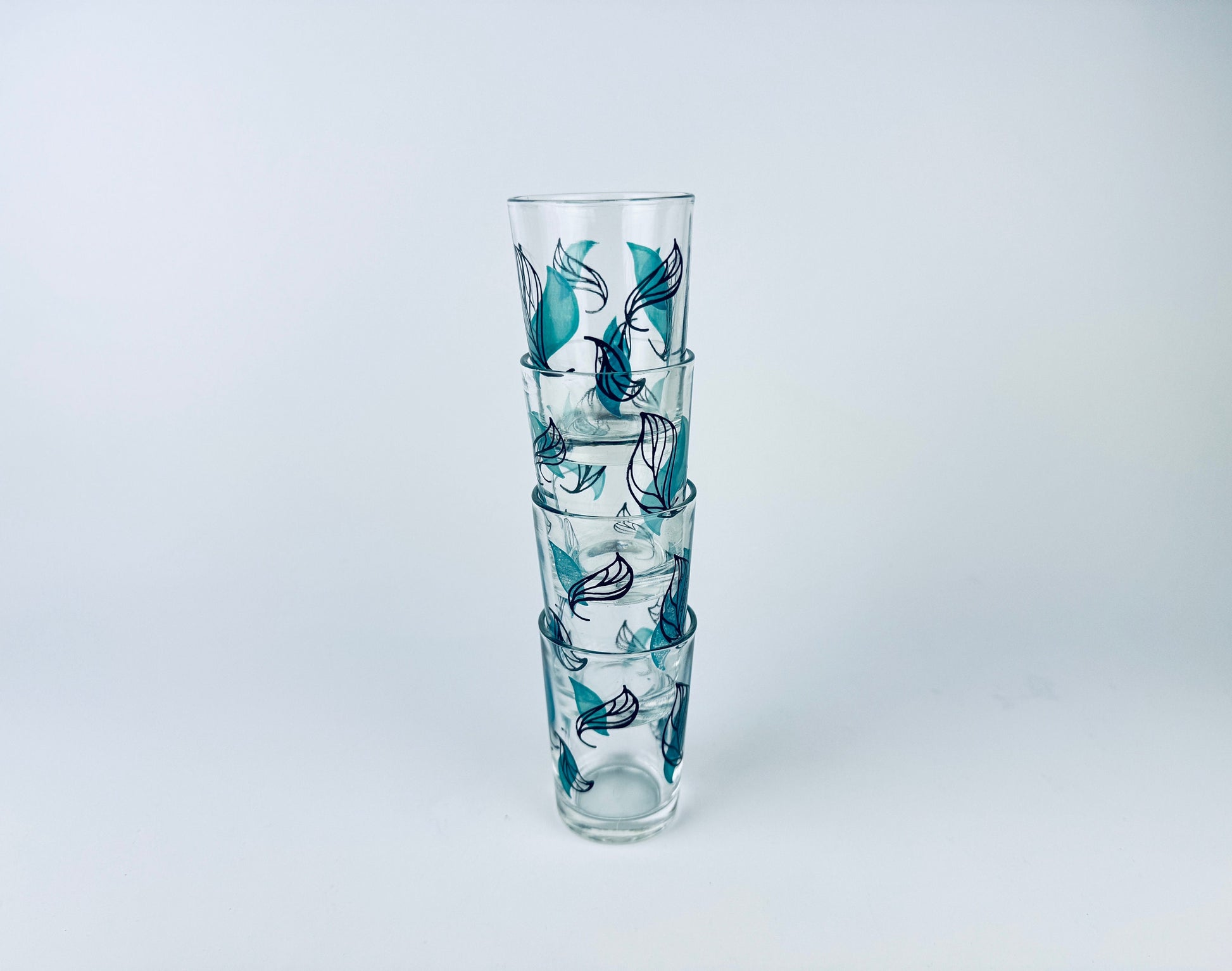 Product image for 'vintage mcm green black foliage leaf shot glasses set of four 4 england made' (view 908f1d)