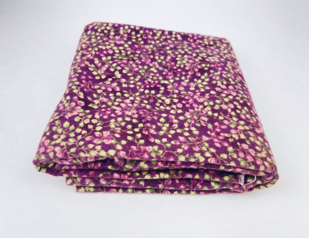 Product image for 'vintage soft purple pink floral pattern fabric 39 x 41' (view 7535c1)