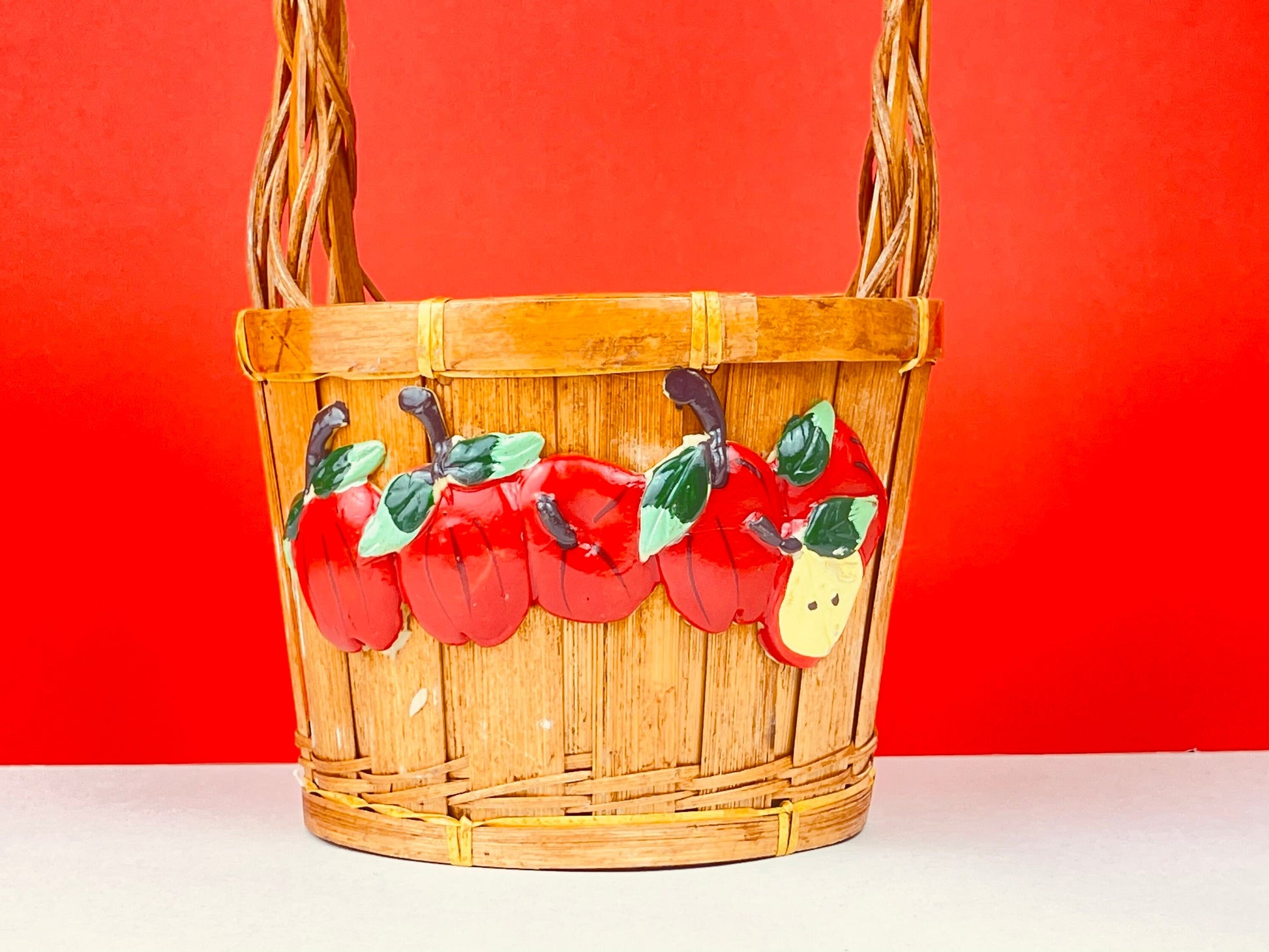 Product image for 'vintage country orchard wicker basket with red apple pattern farmhouse charm' (view 8ca5ea)