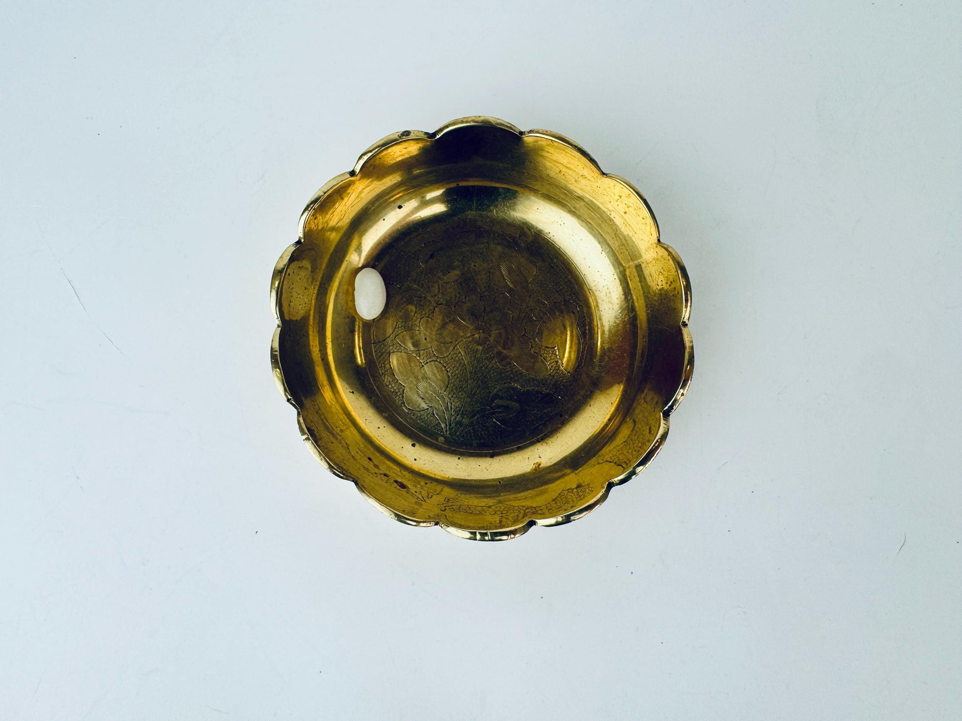 Product image for 'vintage 1970s solid brass scalloped floral trinket dish gold catch all jewelry bowl' (view cd8dd7)