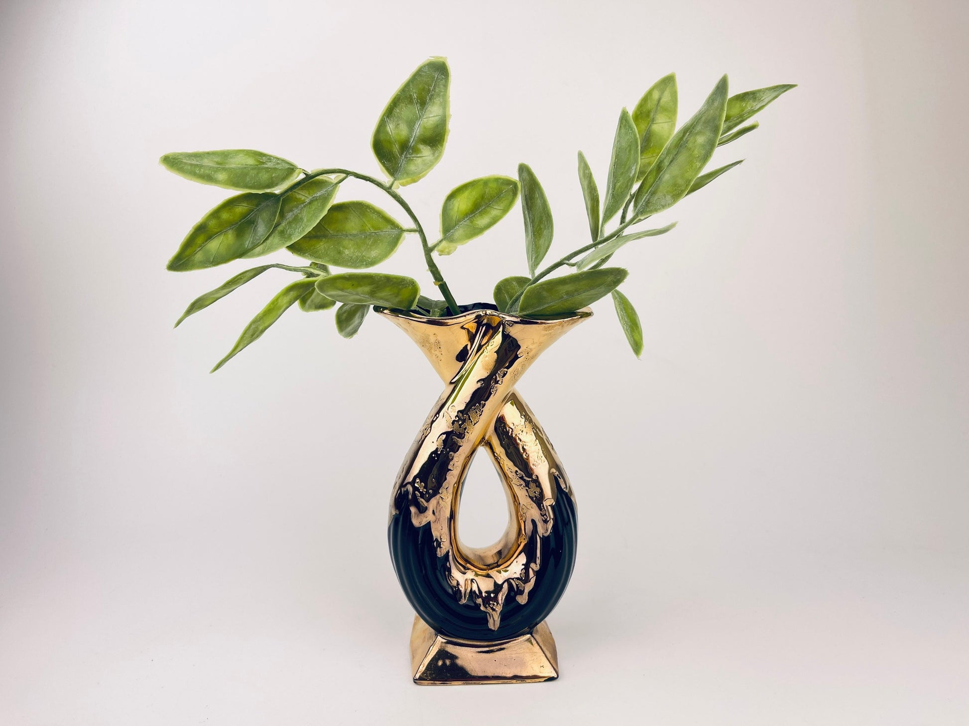 Product image for 'vintage savoy weeping 24 kt gold lovers twist dual bud vase made in usa' (view 1888c5)