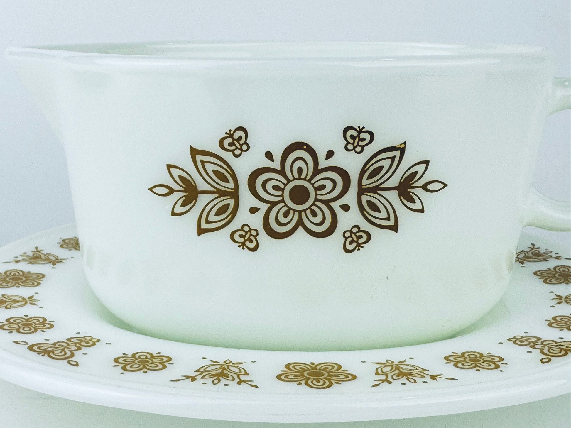 Product image for 'vintage pyrex butterfly gold pattern gravy boat sauce dispenser 77 b u gregory mirow design' (view 801582)