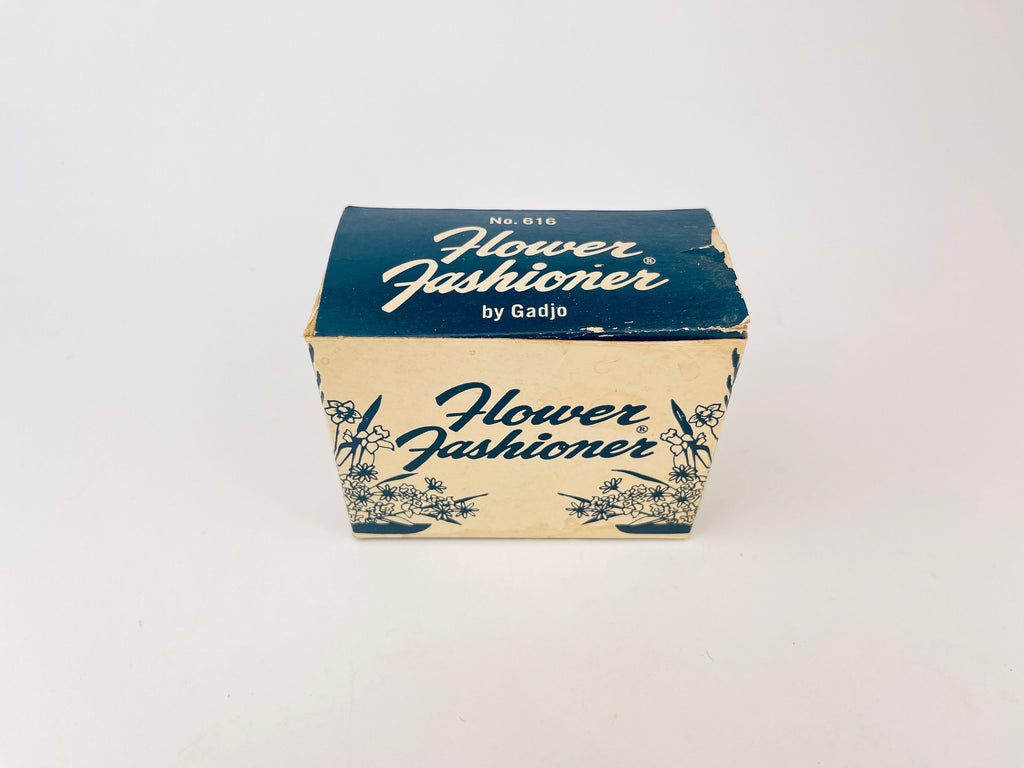 Product image for 'vintage flower fashioner flower holder made in usa by gadjo tip proof flower holder 616' (view 9ef9db)