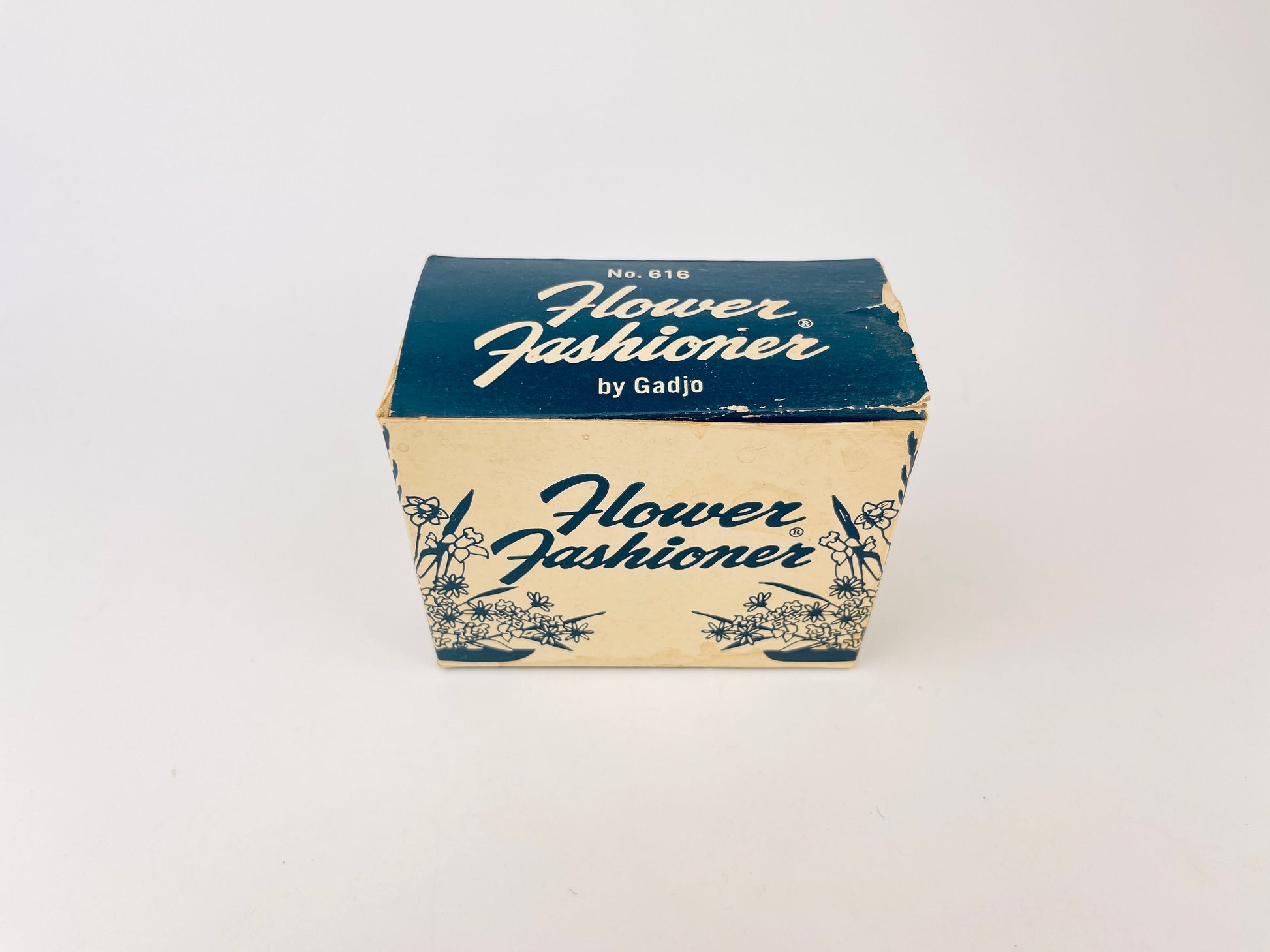 Product image for 'vintage flower fashioner flower holder made in usa by gadjo tip proof flower holder 616' (view 9ef9db)