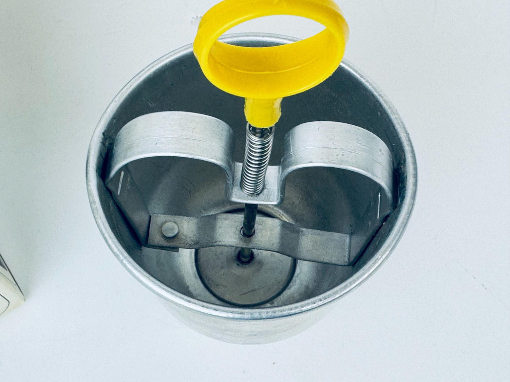 Product image for 'vintage donut waffle pancake maker dispenser' (view 5f1ae9)