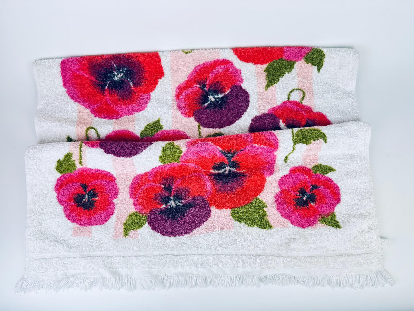 Product image for 'vintage pink purple pansies floral fringe bath towel made in canada' (view b81436)