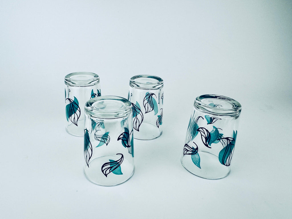 Product image for 'vintage mcm green black foliage leaf shot glasses set of four 4 england made' (view e00448)