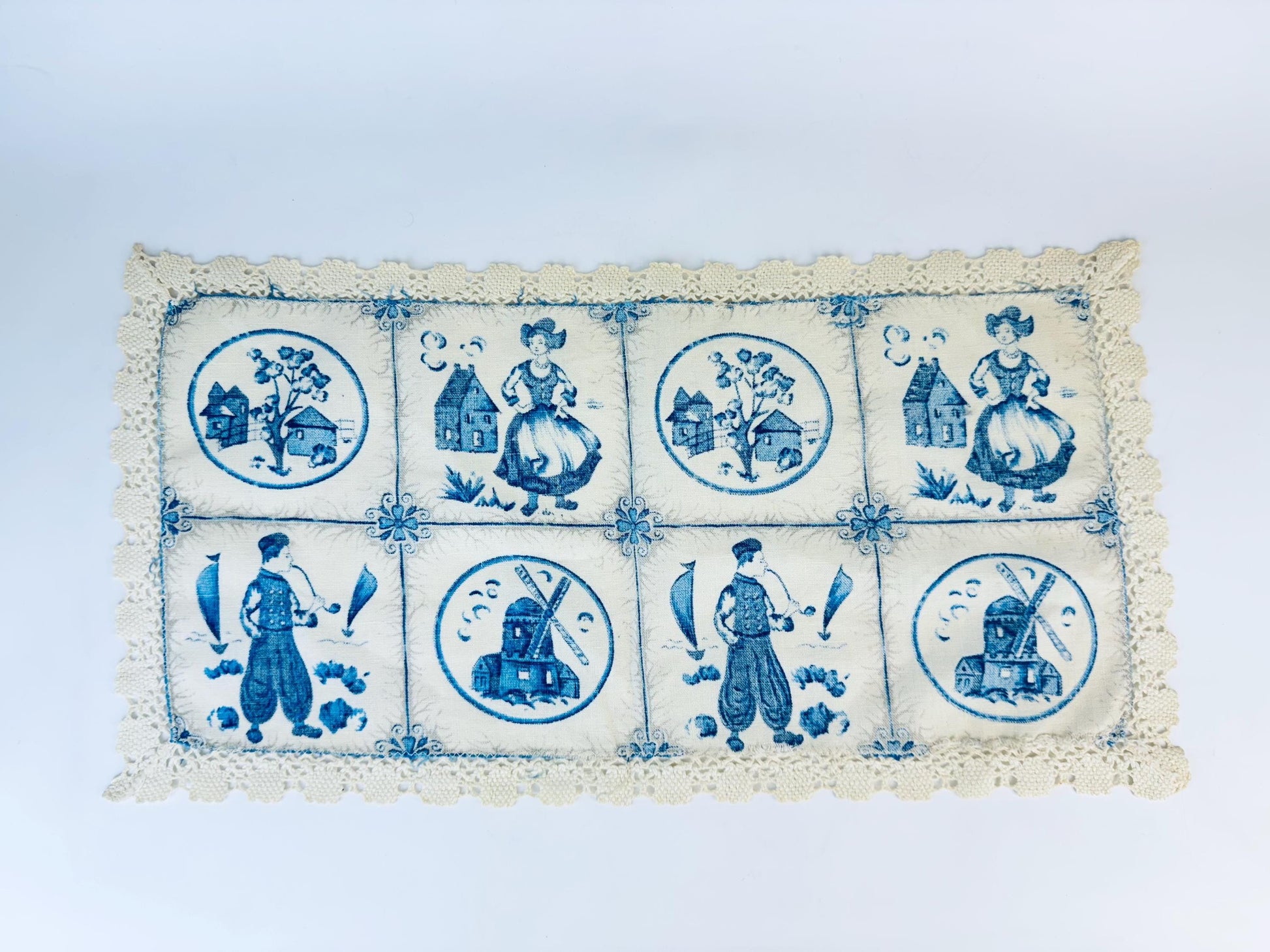 Product image for 'vintage beige blue delft inspired lace edge table runner centrepiece doily' (view c37760)
