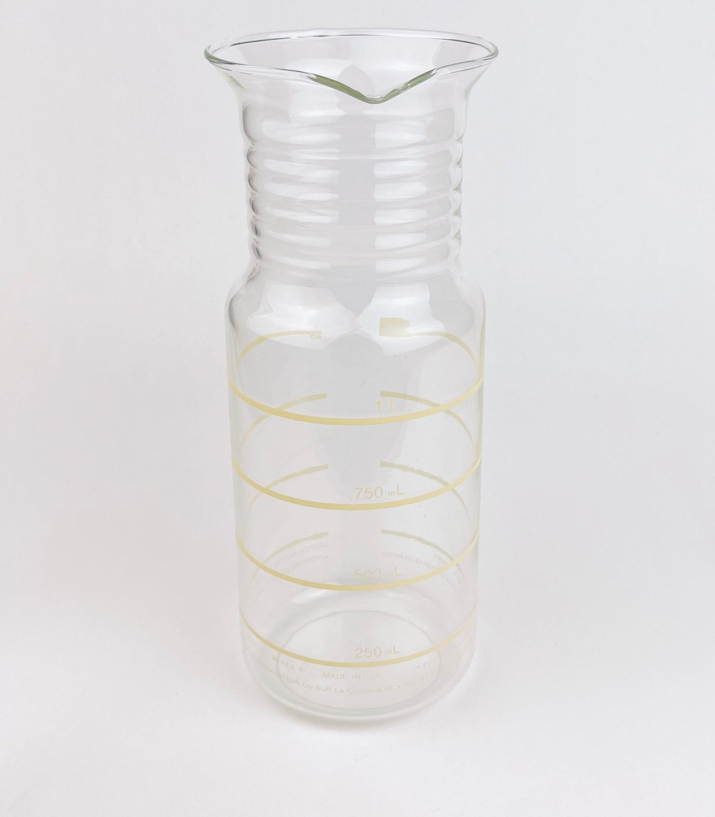 Product image for 'vintage pyrex liquid measuring cup carafe metric system made in usa model 8014 1 5 litre capacity' (view c5d9ca)