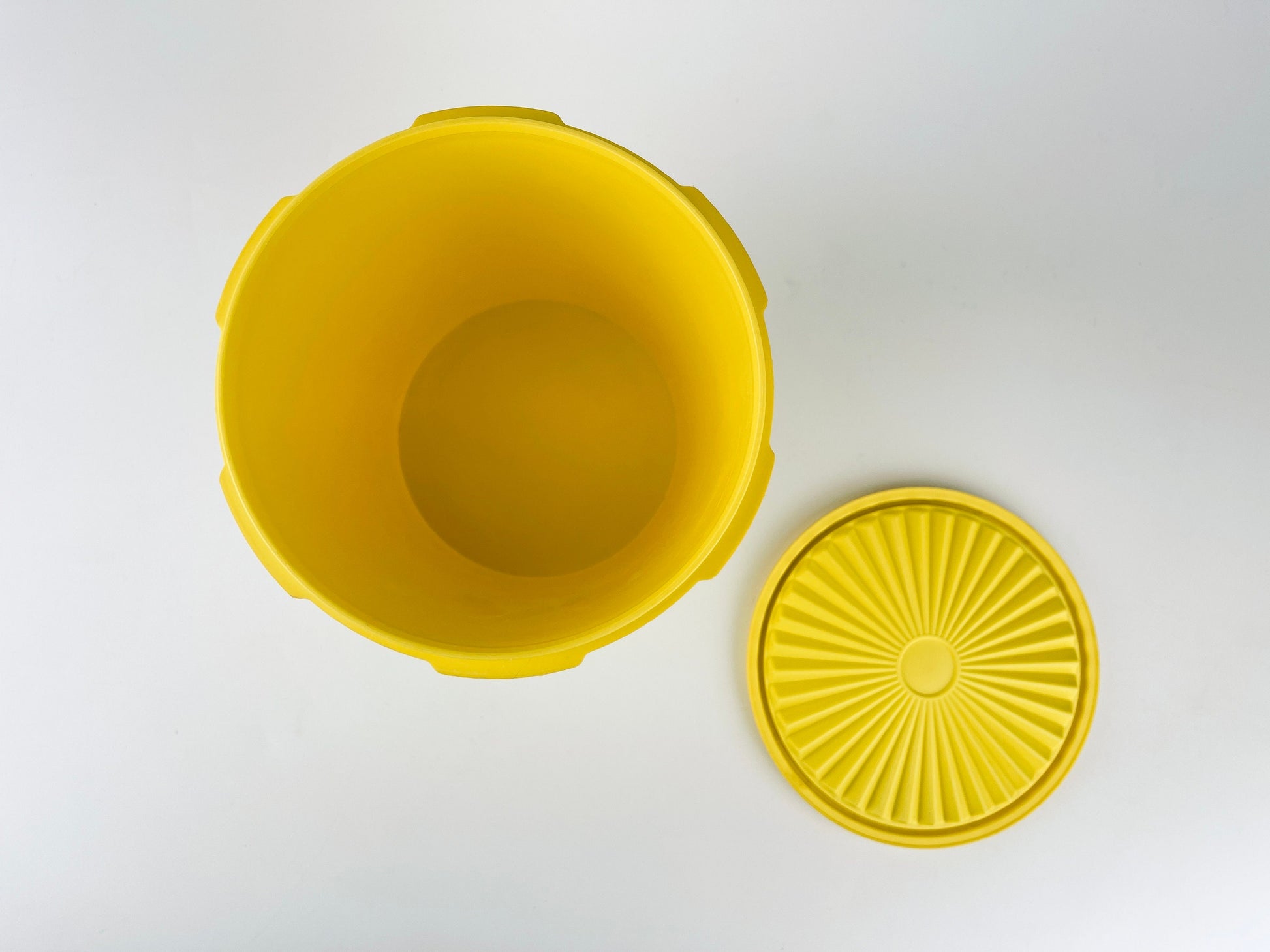 Product image for 'vintage plastic tupperware countertop servalier container 809 13 maxi canister sold separately' (view 38df38)