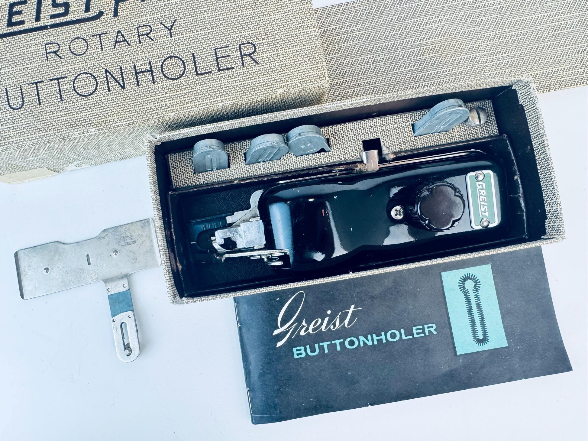 Product image for 'vintage 1950s greist rotary buttonholer model 683 box manual made in usa' (view 5e84b9)
