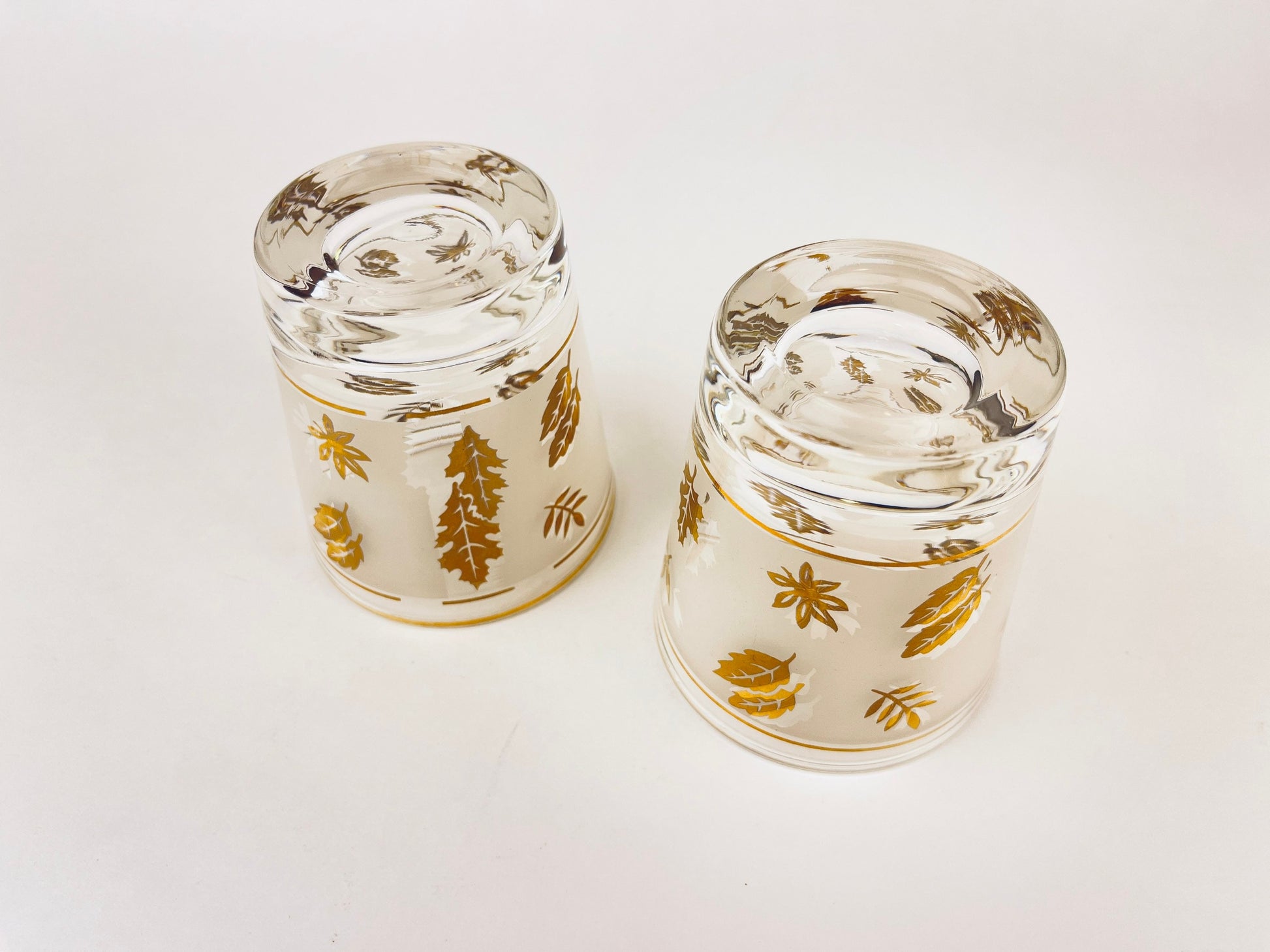 Product image for 'vintage mcm low ball glasses set of two 2 frosted gold leaf pattern' (view a065c4)