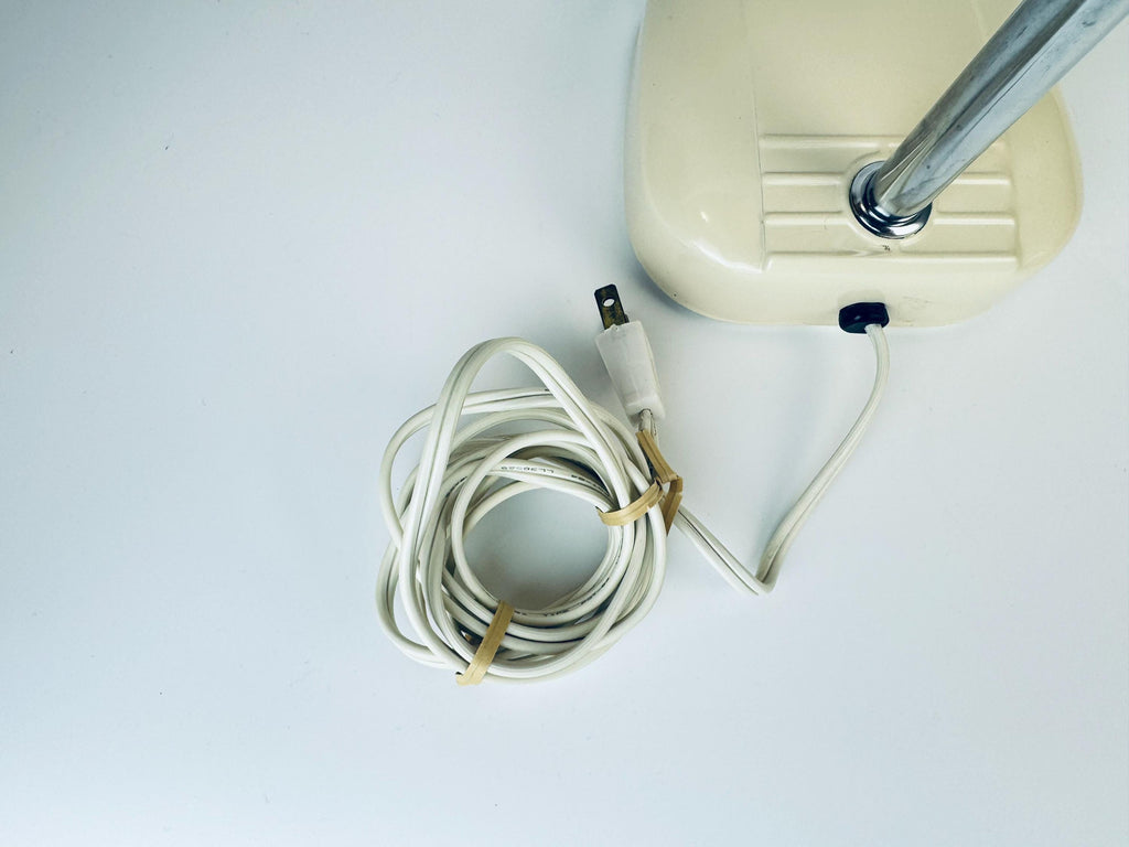 Product image for 'vintage beige metal task study table lamp flexible silver metal gooseneck' (view 294140)