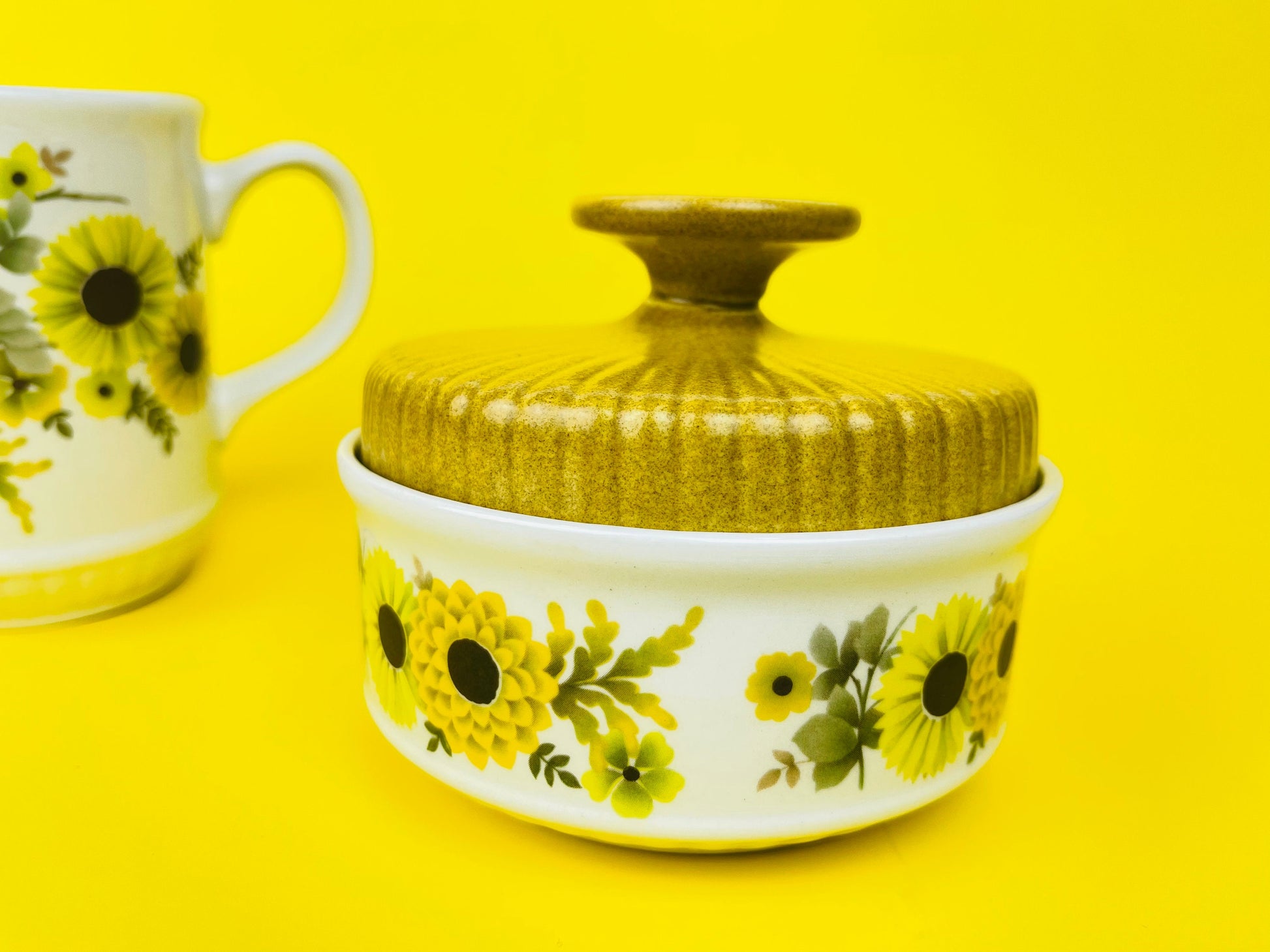 Product image for 'vintage myott yellow daisy ironstone cream sugar set made in england' (view af993a)