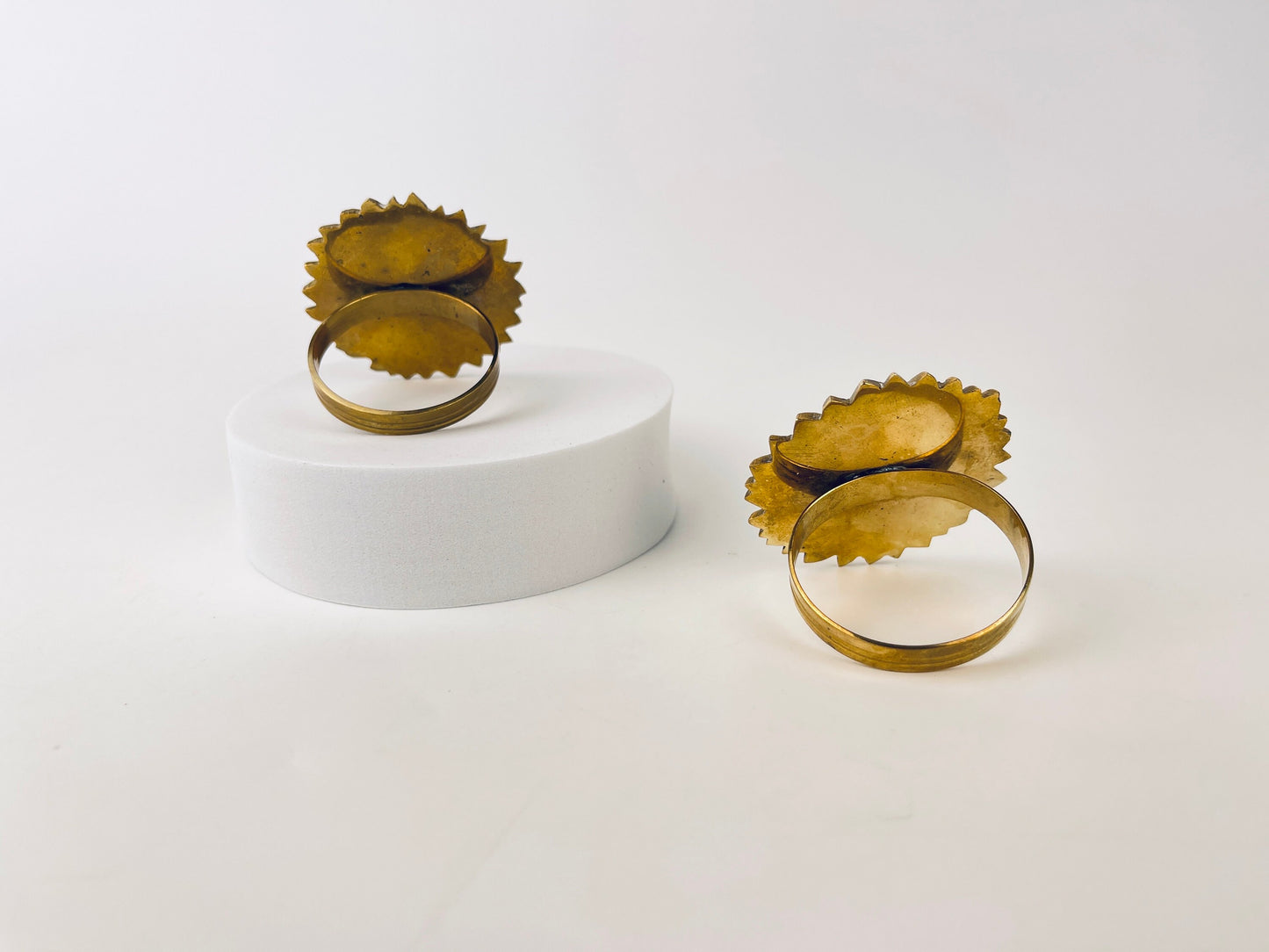 Product image for 'vintage brass sunflower napkin ring holders set of two 2 attractive aged patina' (view ef1161)