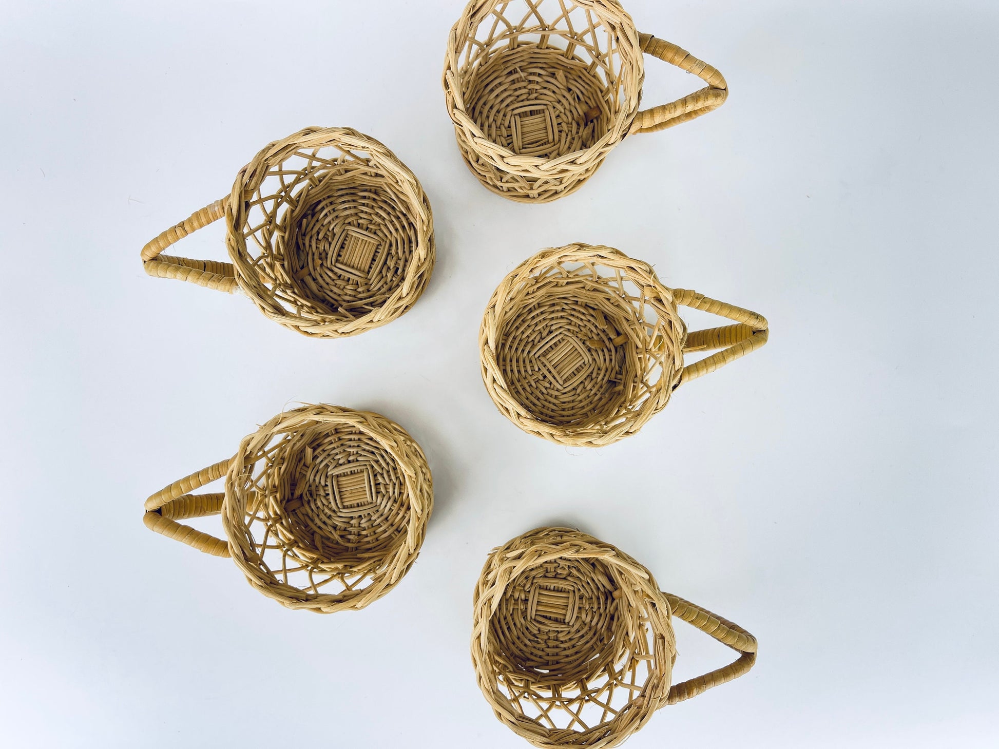 Product image for 'vintage boho woven wicker glass handled cup mugs set of five 5' (view 9e7e45)