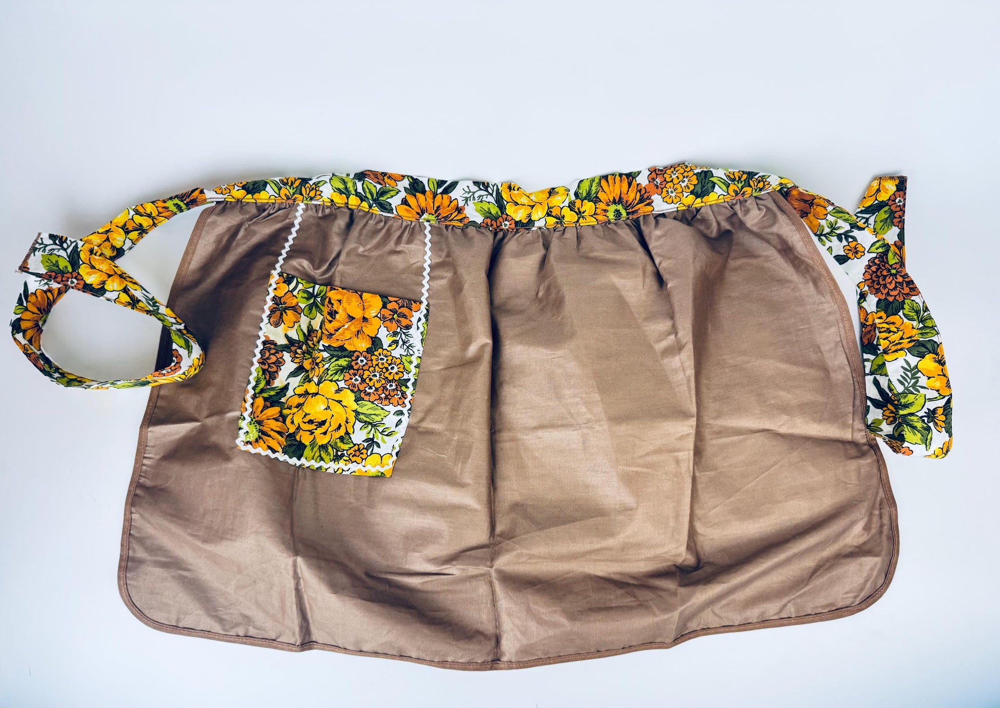 Product image for 'vintage 1960s reversible brown gold floral waist apron with pocket mid century charm' (view 9ddc80)