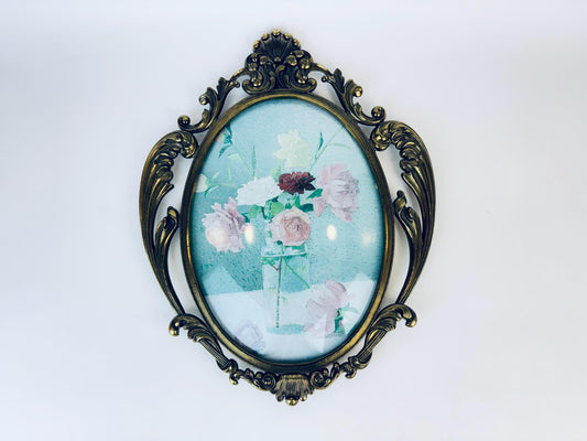 Product image for 'vintage ornate oval brass convex glass 9 x 7 portrait picture frame wall mountable hollywood regency decor made in italy' (view fdcdd4)