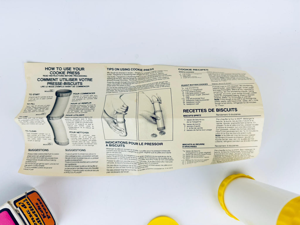 Product image for 'vintage plastic cookie press 12 design discs' (view 6c7511)