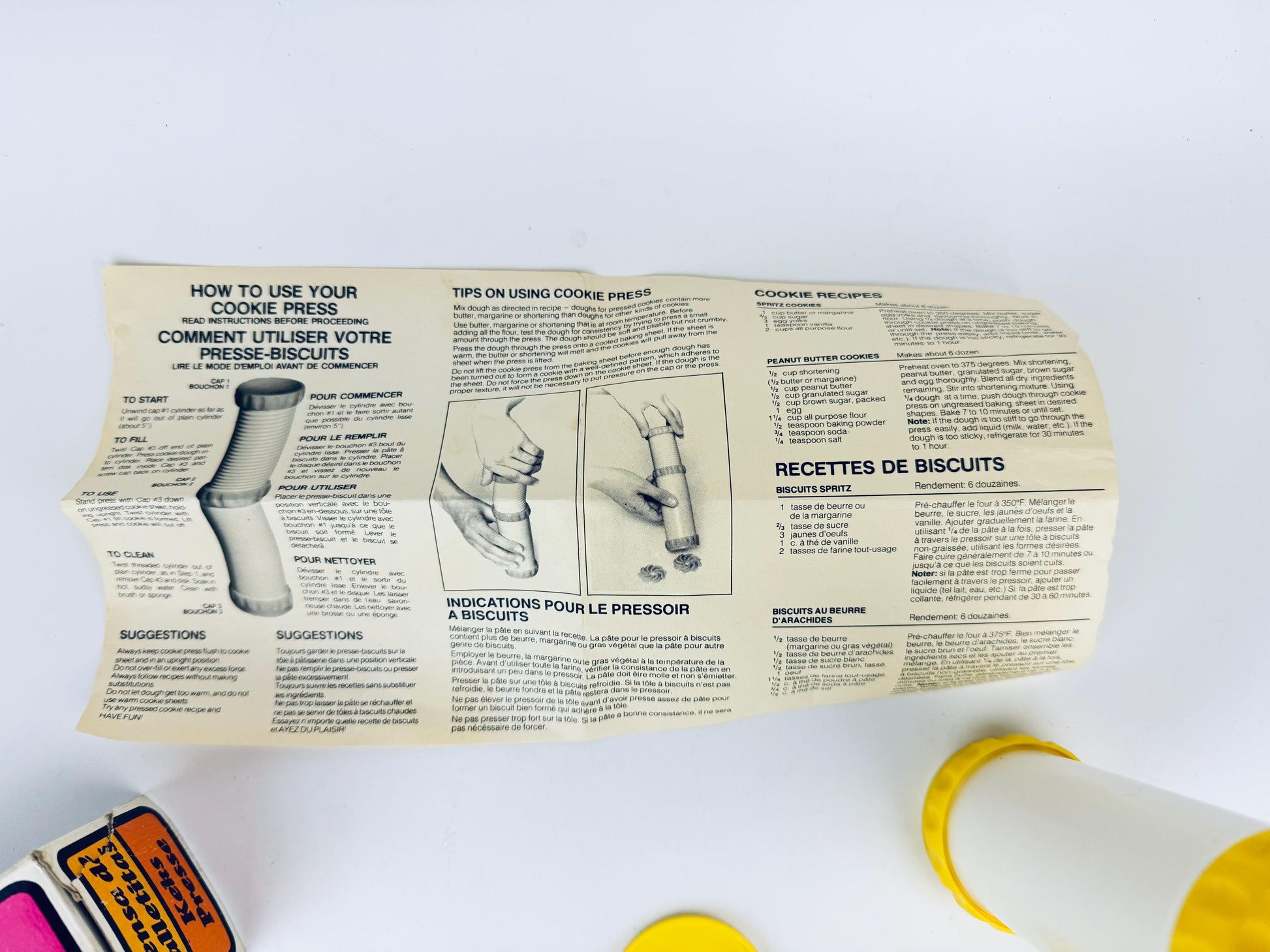 Product image for 'vintage plastic cookie press 12 design discs' (view 6c7511)