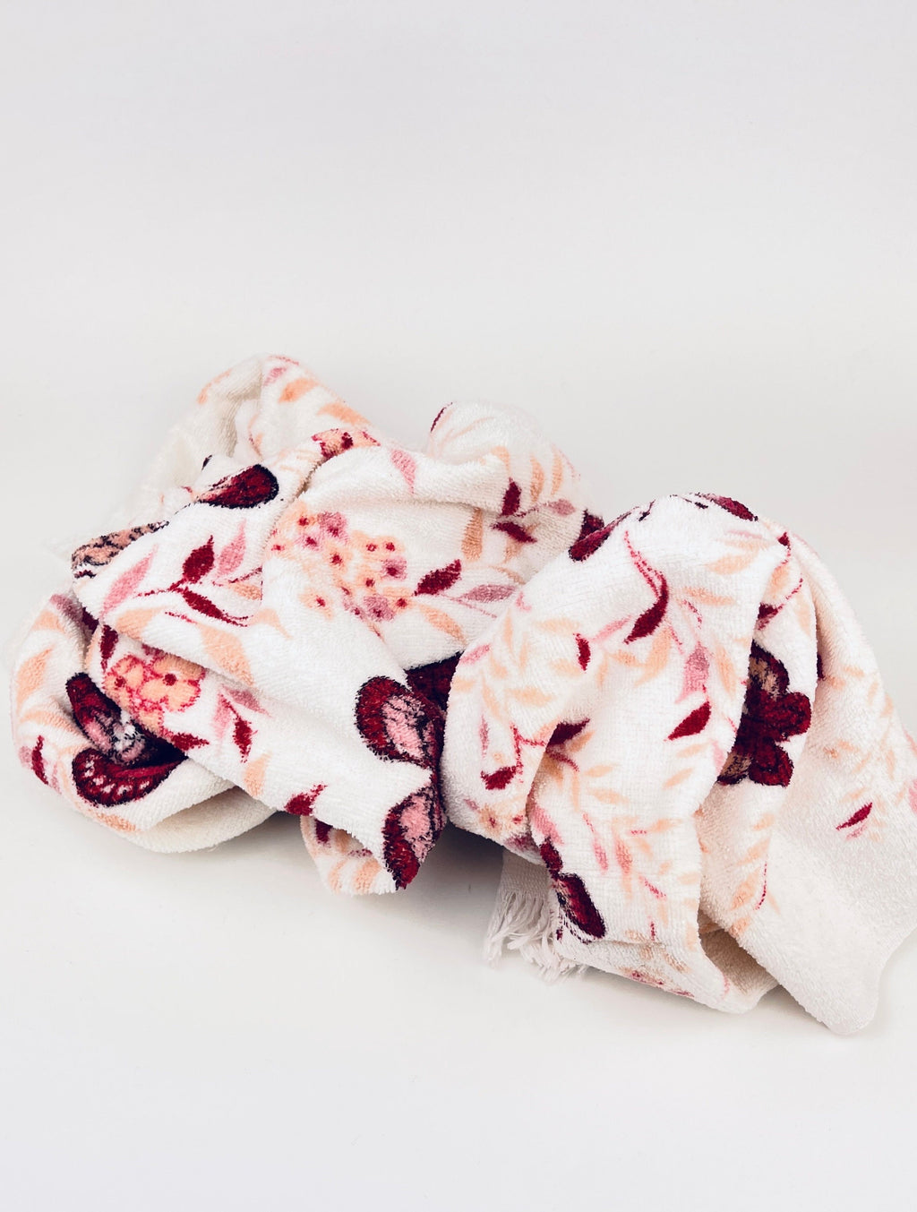 Product image for 'vintage cambridge butterfly floral bath hand towels cotton polyester blend made in canada' (view 3529c7)