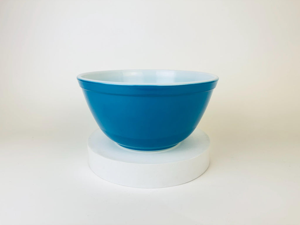 Product image for 'vintage horizon blue pyrex round mixing bowls 401 402 made in usa sold separately' (view 66972b)