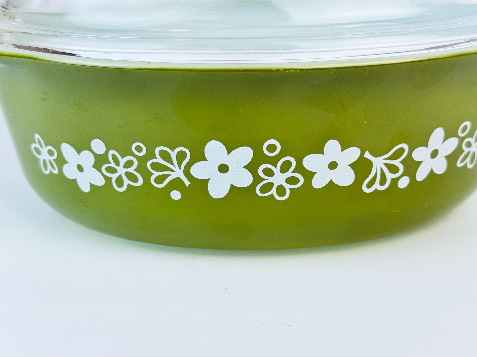 Product image for 'vintage pyrex oval casserole dish 043 1 1 2 qt green spring blossom pattern' (view 7f5cb2)