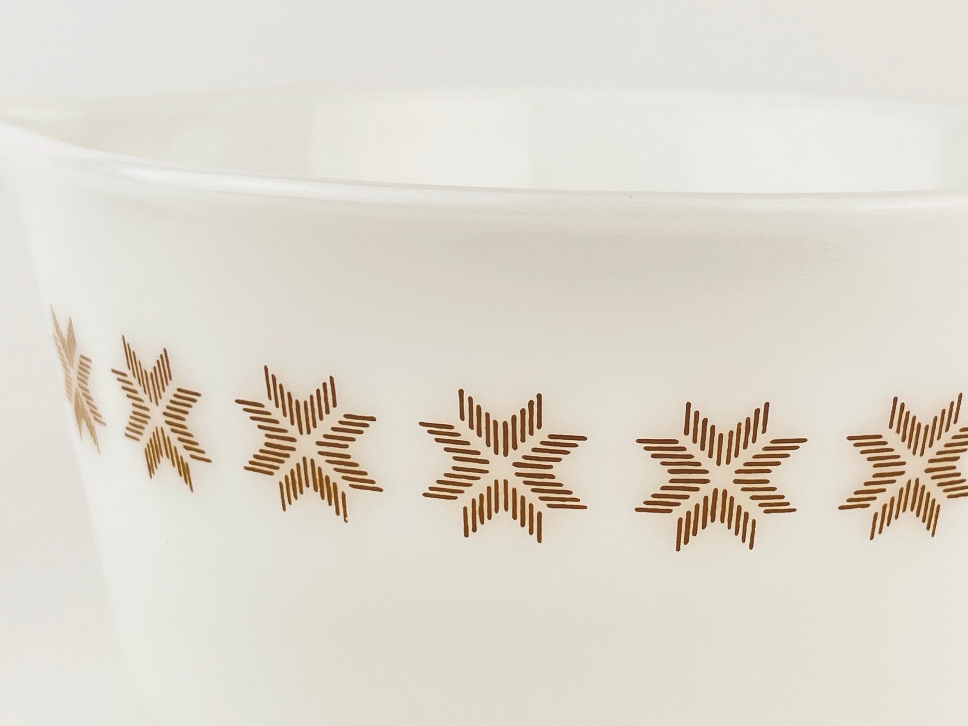 Product image for 'vintage town country pyrex casserole dish 473 1 qt brown point star design' (view df5e4d)