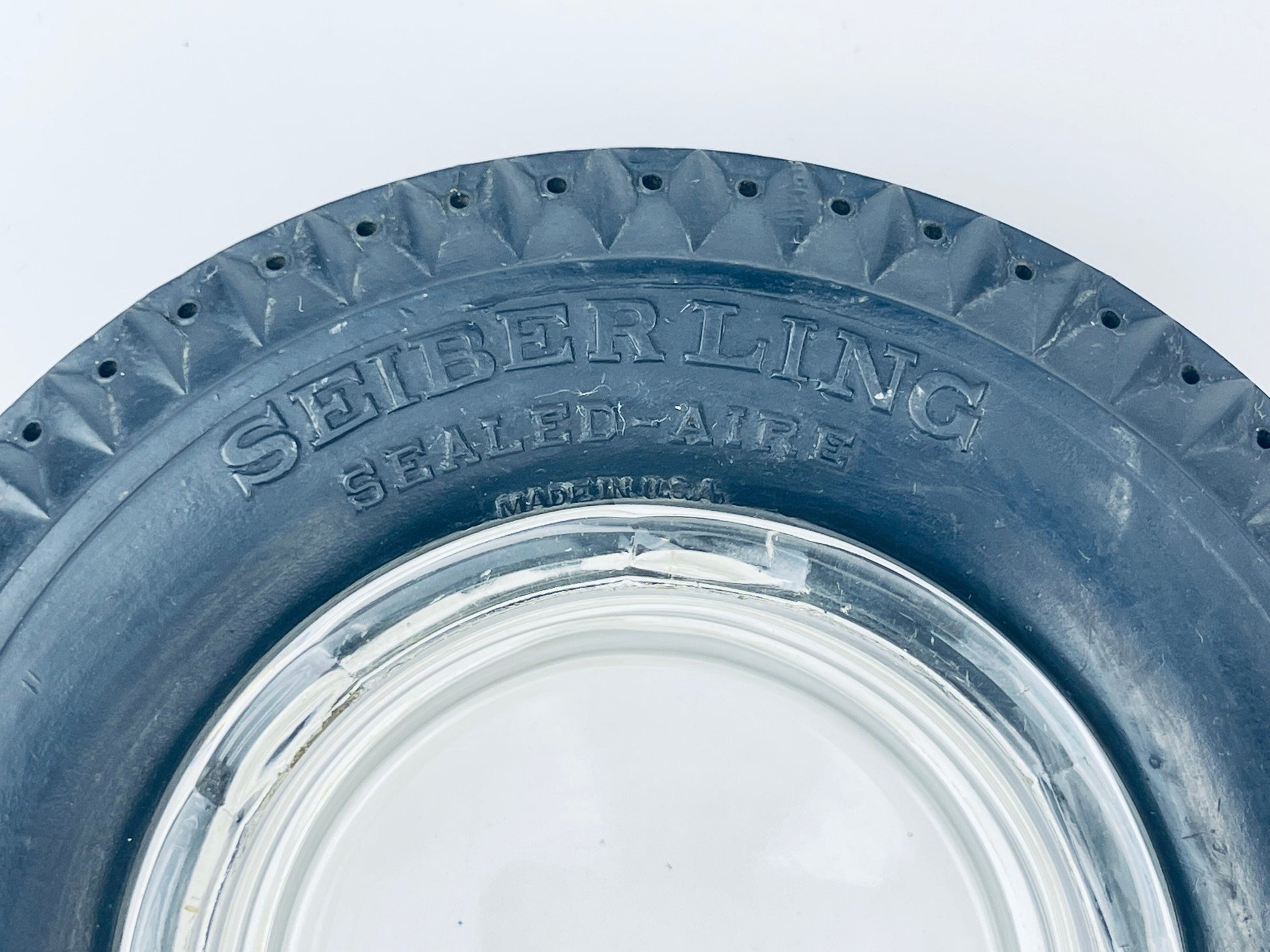 Product image for 'vintage seiberling sealed aire rubber tire glass ashtray made in usa' (view cfc937)