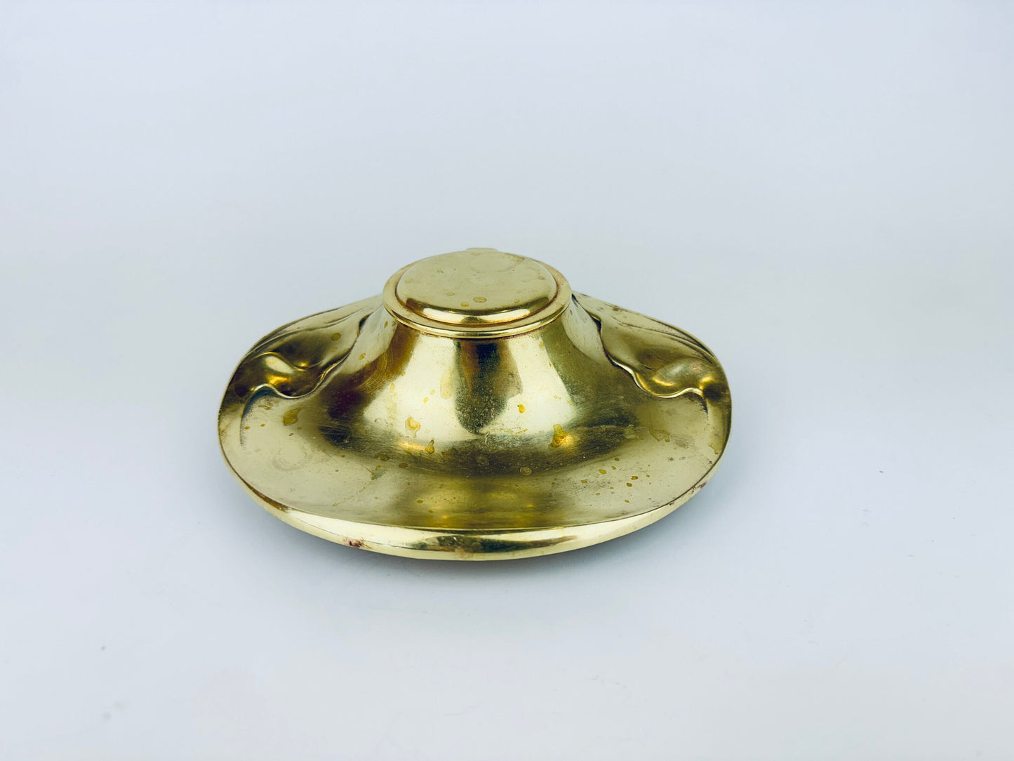 Product image for 'vintage antique geschutzt real bronce depose brass inkwell made in germany attractive aged metal patina' (view bf39f9)