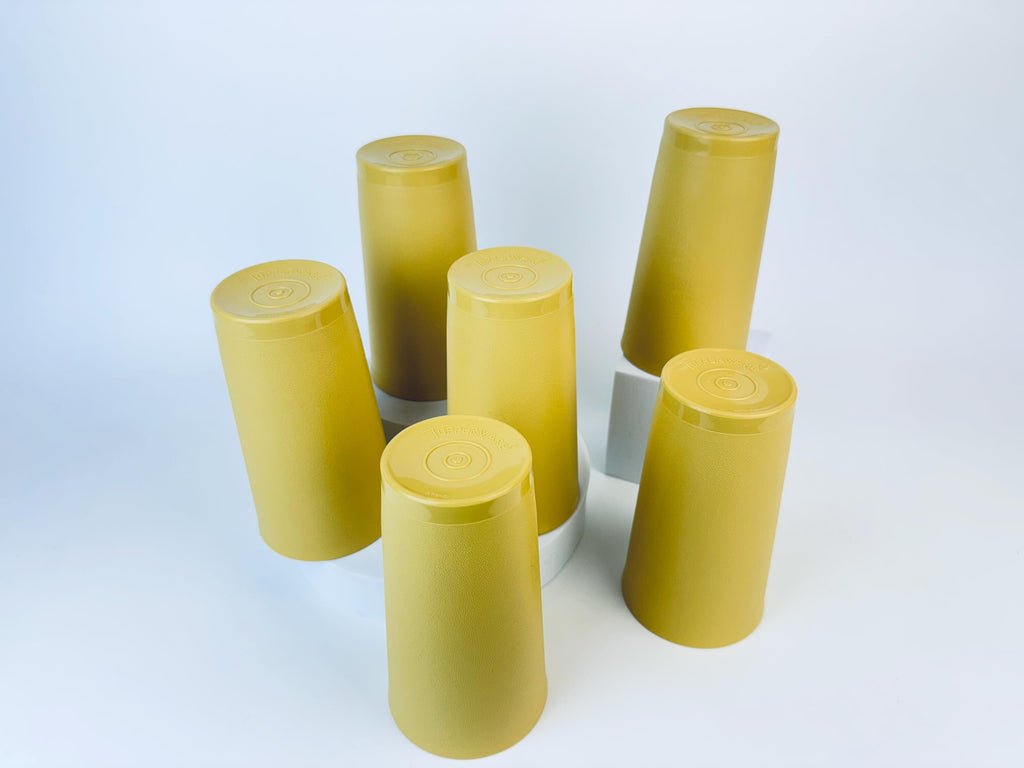 Product image for 'vintage golden harvest plastic tupperware cups set of six 6 made in canada' (view b8e107)