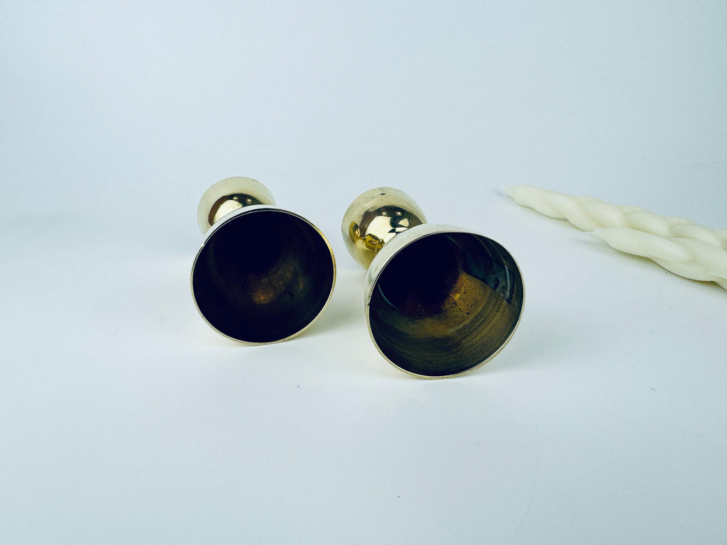 Product image for 'vintage hourglass shaped brass candlestick holders set of two 2' (view fcbc21)