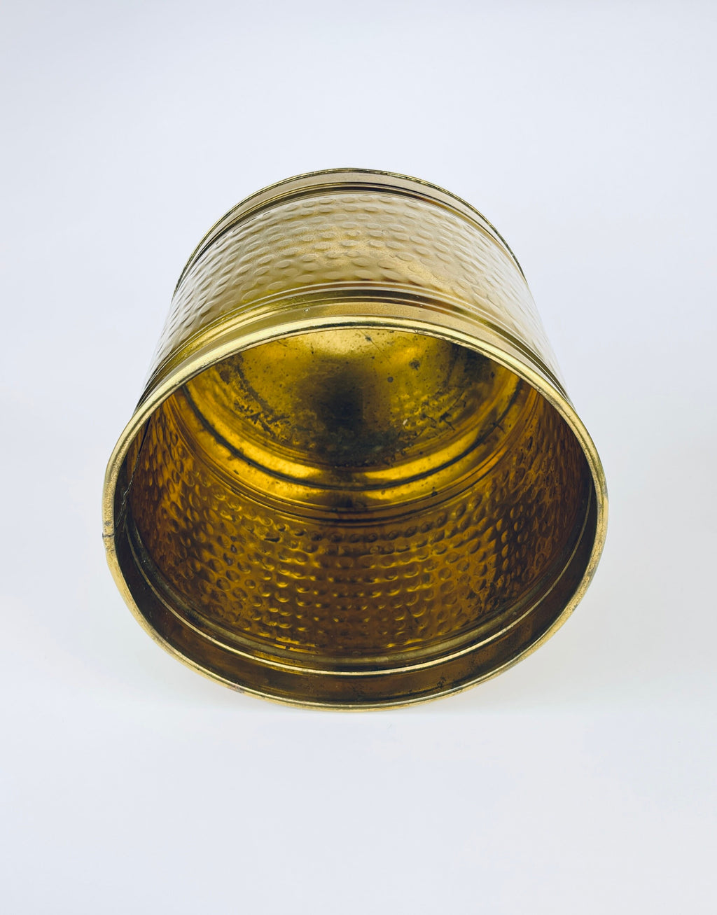 Product image for 'vintage hammered brass indoor planter pot' (view d1a6f7)