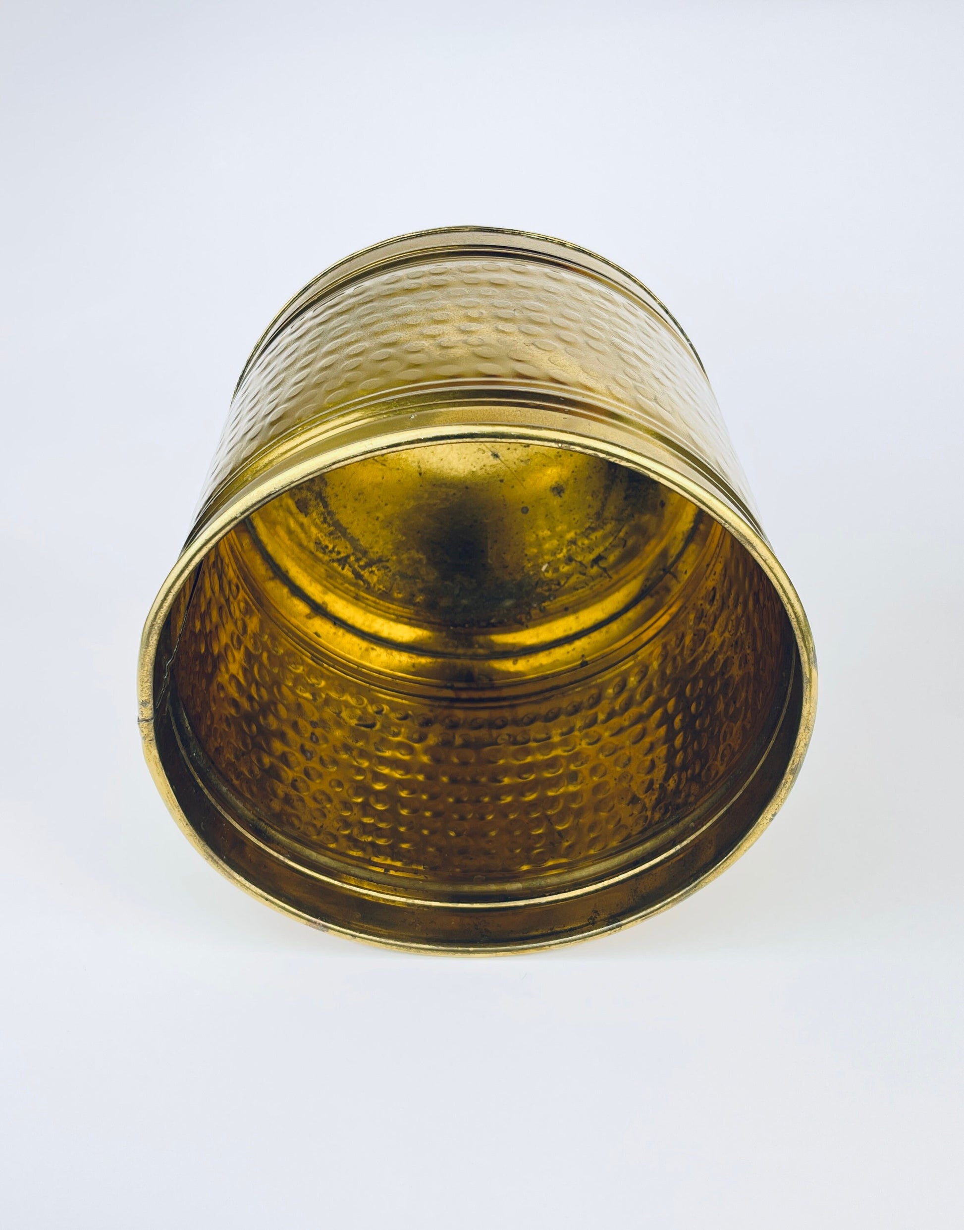 Product image for 'vintage hammered brass indoor planter pot' (view d1a6f7)