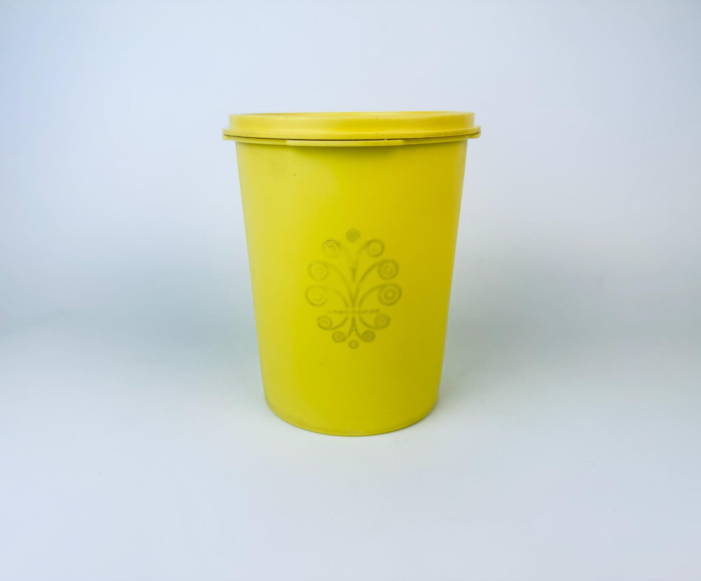 Product image for 'vintage yellow plastic tupperware servalier countertop container instant touch lid scroll pattern made in canada 1' (view 5d798d)