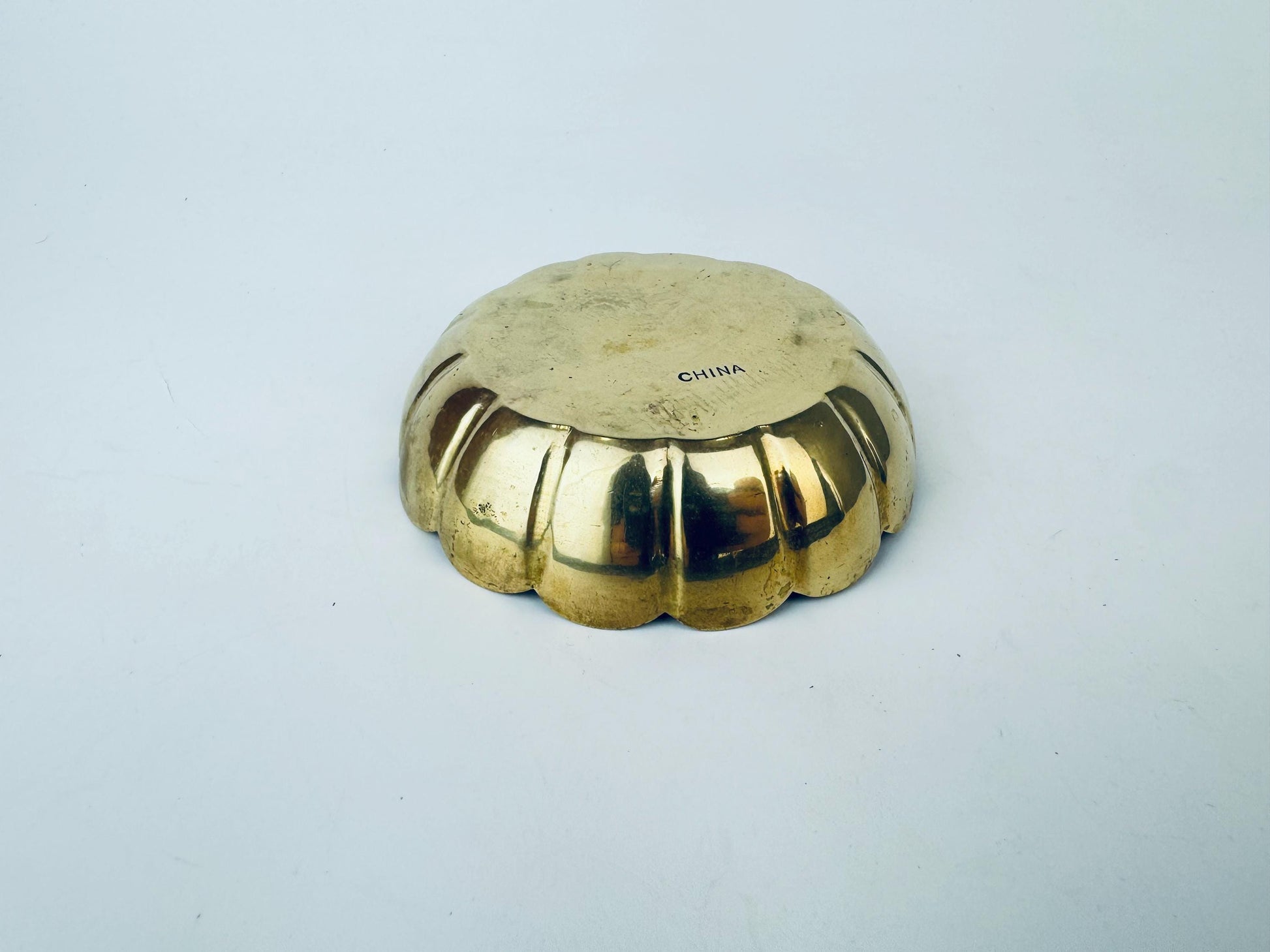 Product image for 'vintage 1970s solid brass scalloped floral trinket dish gold catch all jewelry bowl' (view 05fae4)