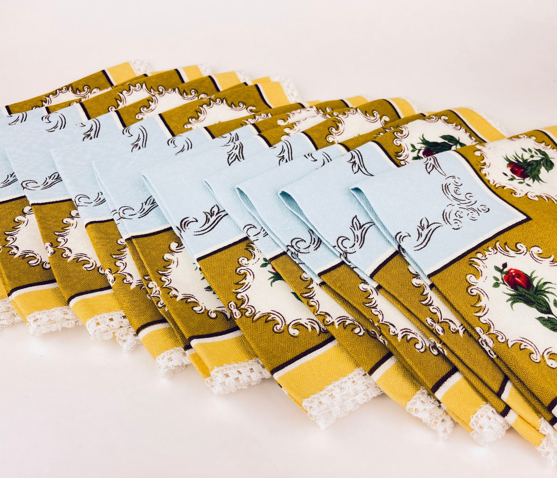 Product image for 'vintage rectangular table cloth napkin set set of twelve 12 lace edge' (view cc2f92)