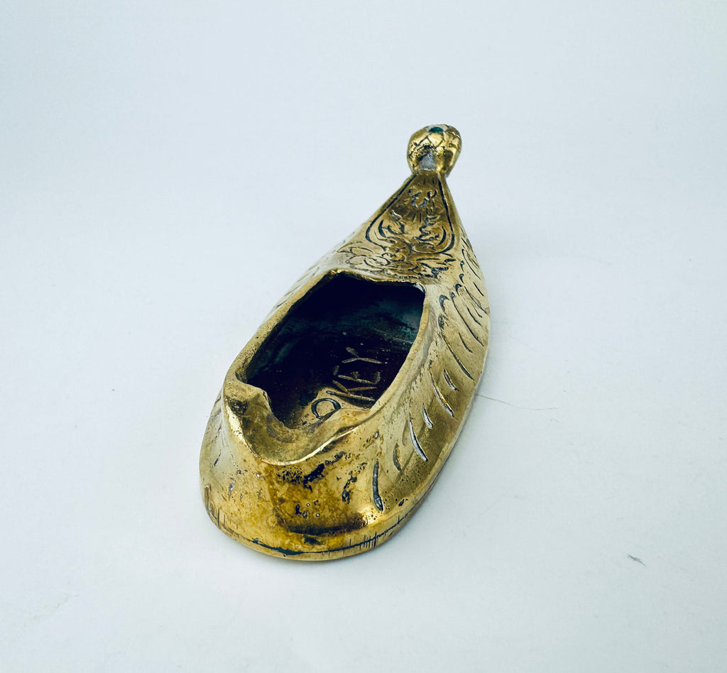 Product image for 'vintage etched brass slipper ashtray attractive aged metal patina made in turkey' (view cbd0ab)
