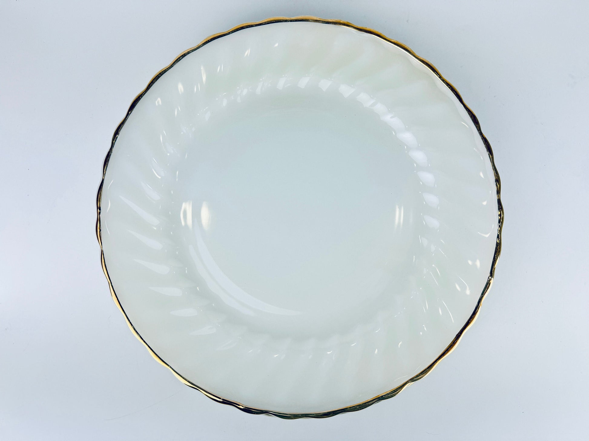 Product image for 'vintage anchor hocking suburbia pattern white gold gilt rim scallopped shell milk glass dinner plates made in usa sold separately' (view d122b1)